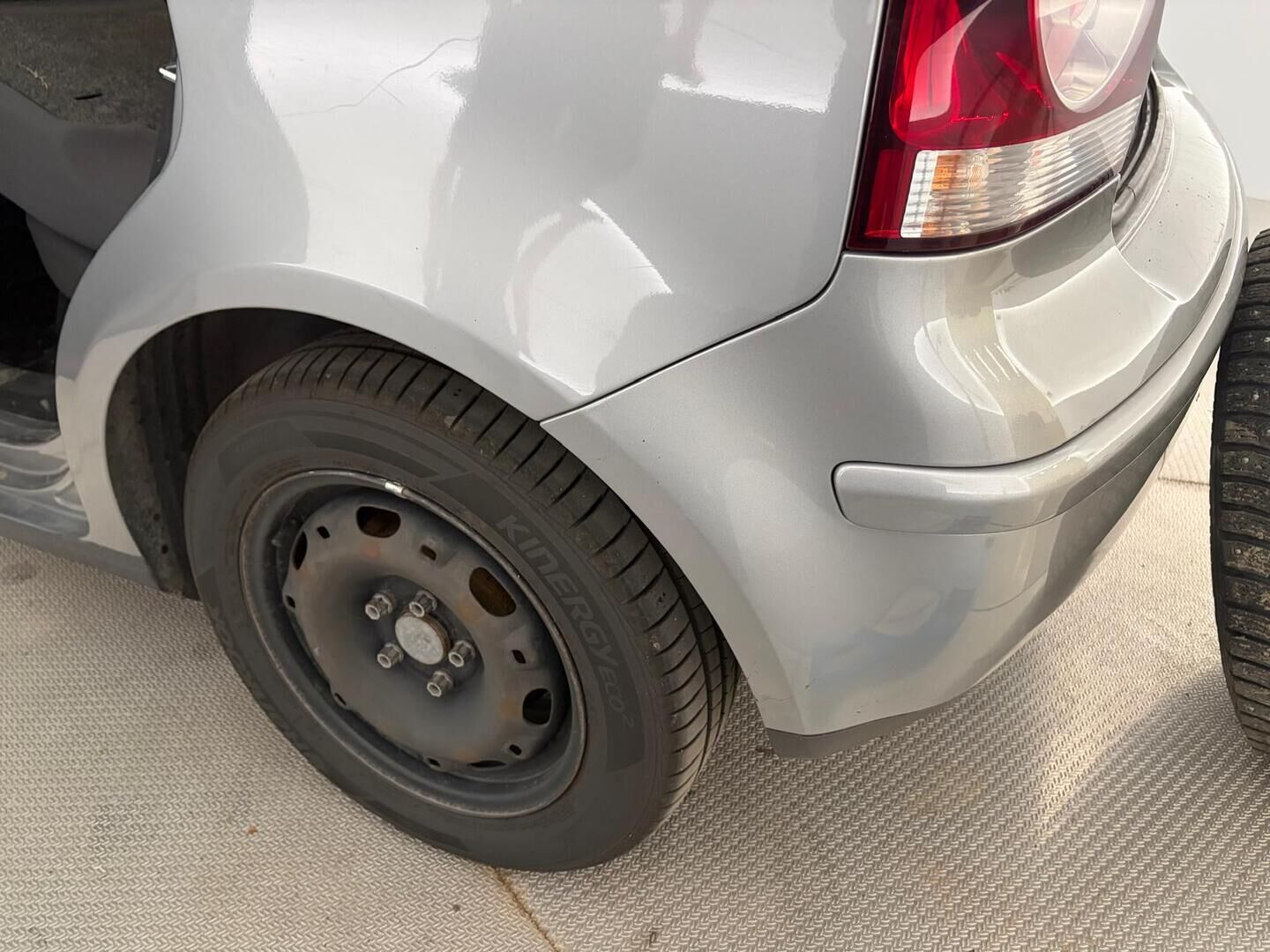Volkswagen Polo 2007 1.4 59 kW / 80 hv | Myydään huutokaupat.com - Tämä auto myydään huutokaupat.com -sivuston kautta | Pitkä leima! | Lohko+Sisäpistoke | 2X Renkaat & Vanteet |