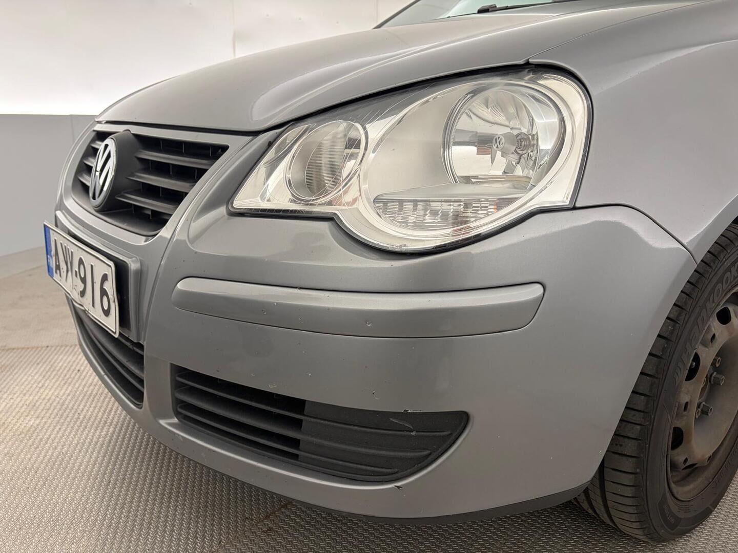 Volkswagen Polo 2007 1.4 59 kW / 80 hv | Myydään huutokaupat.com - Tämä auto myydään huutokaupat.com -sivuston kautta | Pitkä leima! | Lohko+Sisäpistoke | 2X Renkaat & Vanteet |