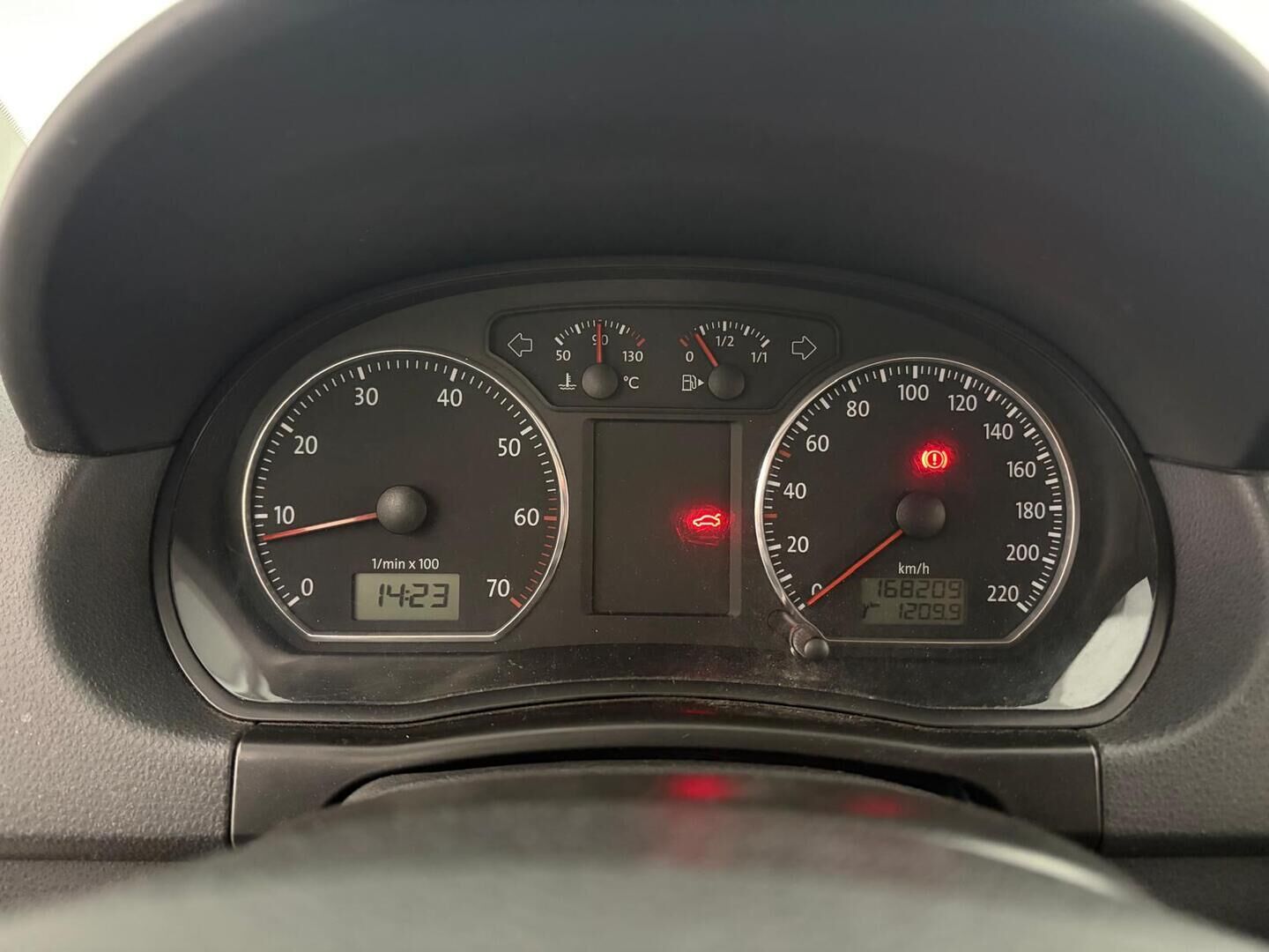 Volkswagen Polo 2007 1.4 59 kW / 80 hv | Myydään huutokaupat.com - Tämä auto myydään huutokaupat.com -sivuston kautta | Pitkä leima! | Lohko+Sisäpistoke | 2X Renkaat & Vanteet |