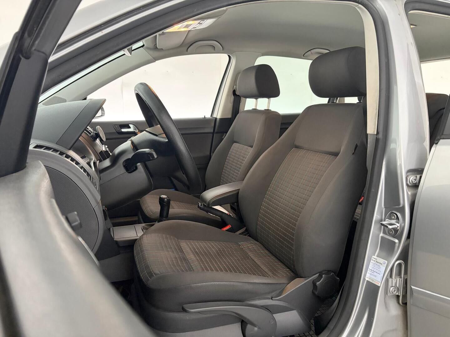 Volkswagen Polo 2007 1.4 59 kW / 80 hv | Myydään huutokaupat.com - Tämä auto myydään huutokaupat.com -sivuston kautta | Pitkä leima! | Lohko+Sisäpistoke | 2X Renkaat & Vanteet |