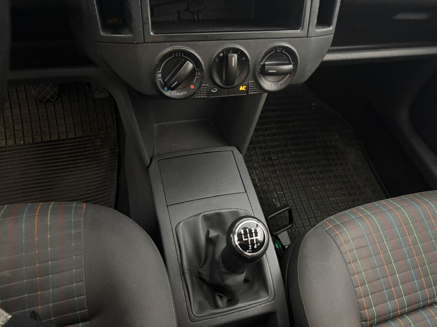 Volkswagen Polo 2007 1.4 59 kW / 80 hv | Myydään huutokaupat.com - Tämä auto myydään huutokaupat.com -sivuston kautta | Pitkä leima! | Lohko+Sisäpistoke | 2X Renkaat & Vanteet |