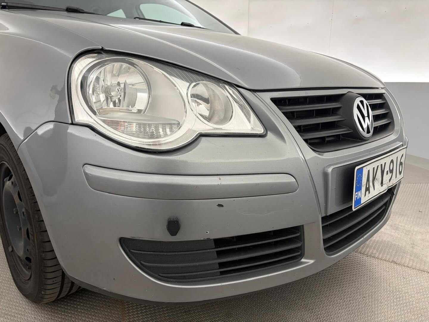 Volkswagen Polo 2007 1.4 59 kW / 80 hv | Myydään huutokaupat.com - Tämä auto myydään huutokaupat.com -sivuston kautta | Pitkä leima! | Lohko+Sisäpistoke | 2X Renkaat & Vanteet |