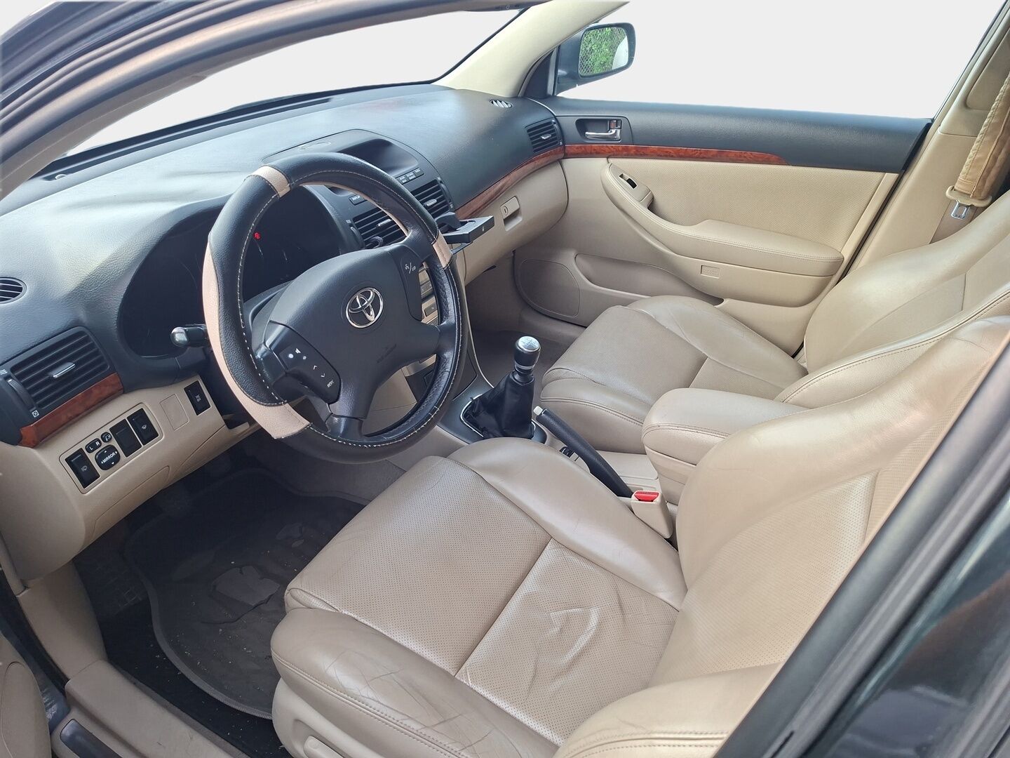 Toyota Avensis 2006 Farmari - *YritysOulet - Myydään vain Yrityksille* Juuri katsastettu | Acc | Vetokoukku | Kahdet renkaat | Hyvin huollettu |