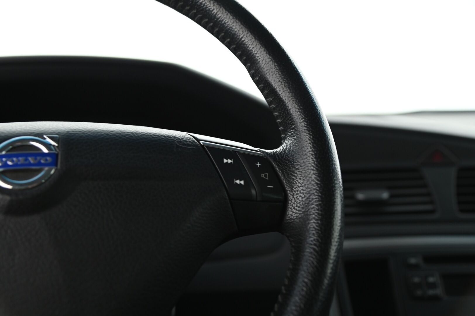 Volvo V70 2007 V70 2.4 *MYYDÄÄN HUUTOKAUPAT .COM* - Myydään huutokaupat.com