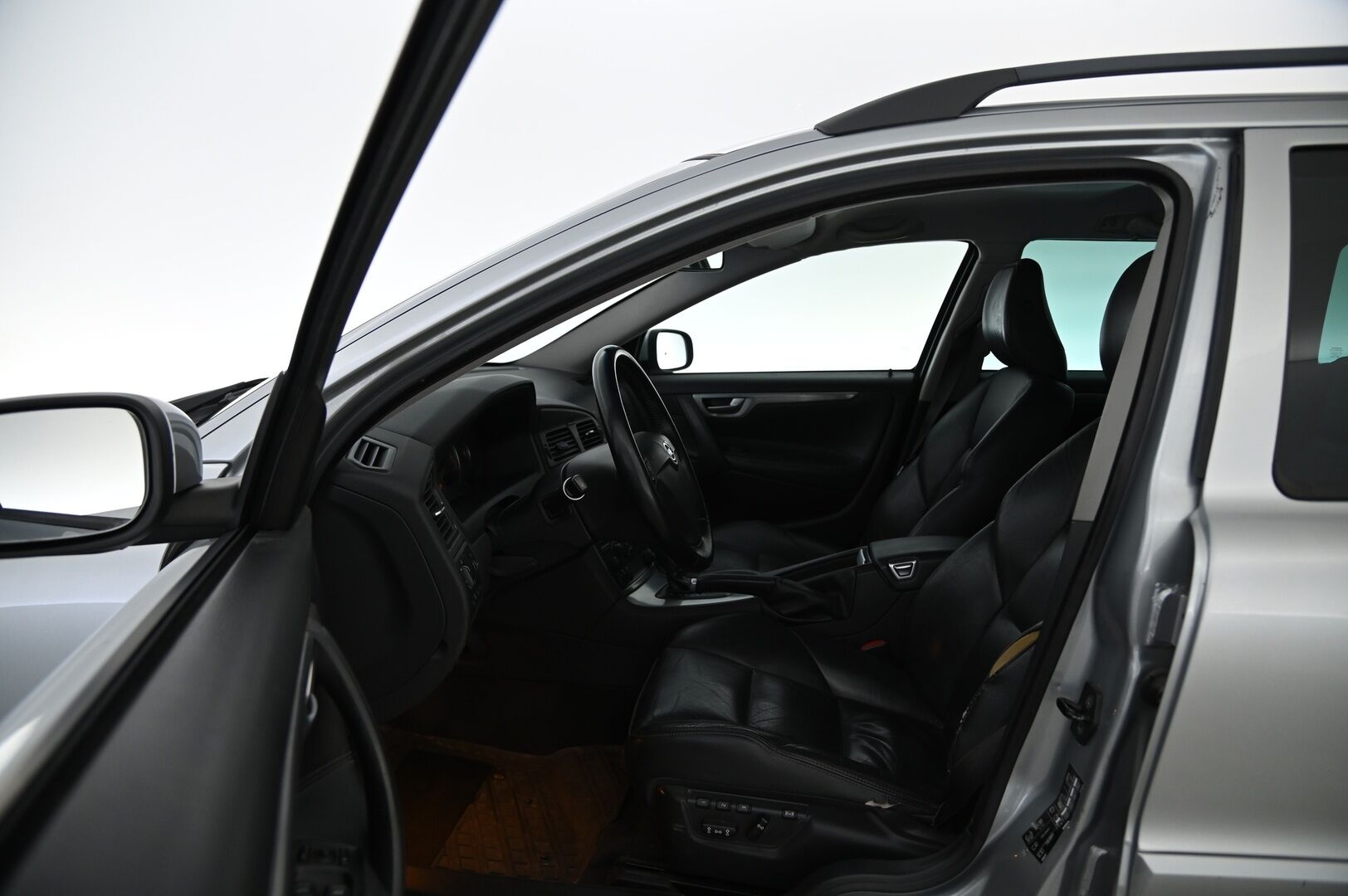 Volvo V70 2007 V70 2.4 *MYYDÄÄN HUUTOKAUPAT .COM* - Myydään huutokaupat.com