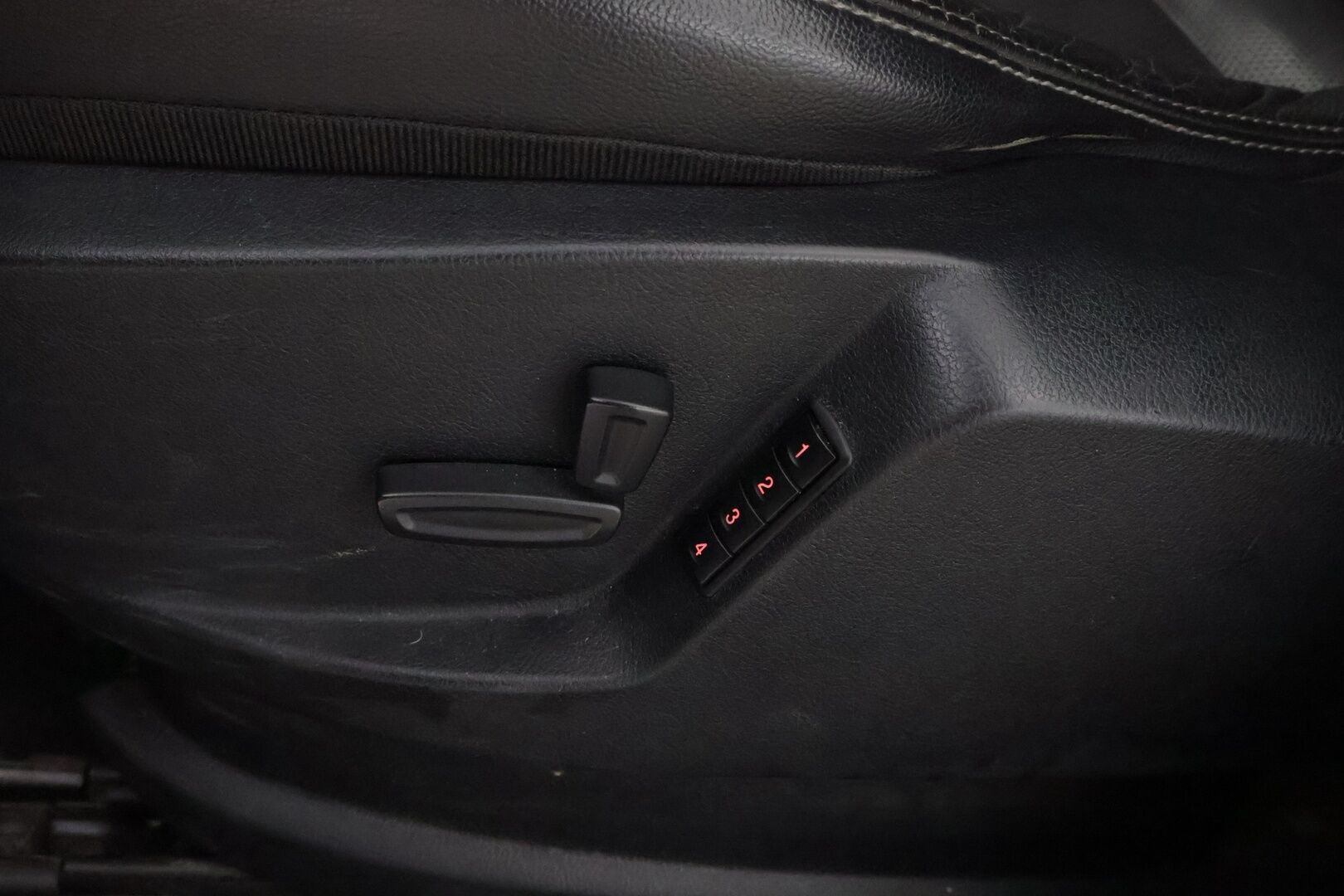 Ford Galaxy 2010 2,0 TDCi 140 hv autom. DPF Ghia Business A6 5-ovinen - YritysOutlet - Myydään vain yrityksille