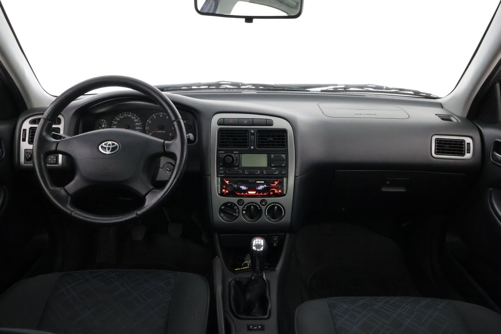 Toyota Avensis 2002 MYYDÄÄN HUUTOKAUPAT.COM!