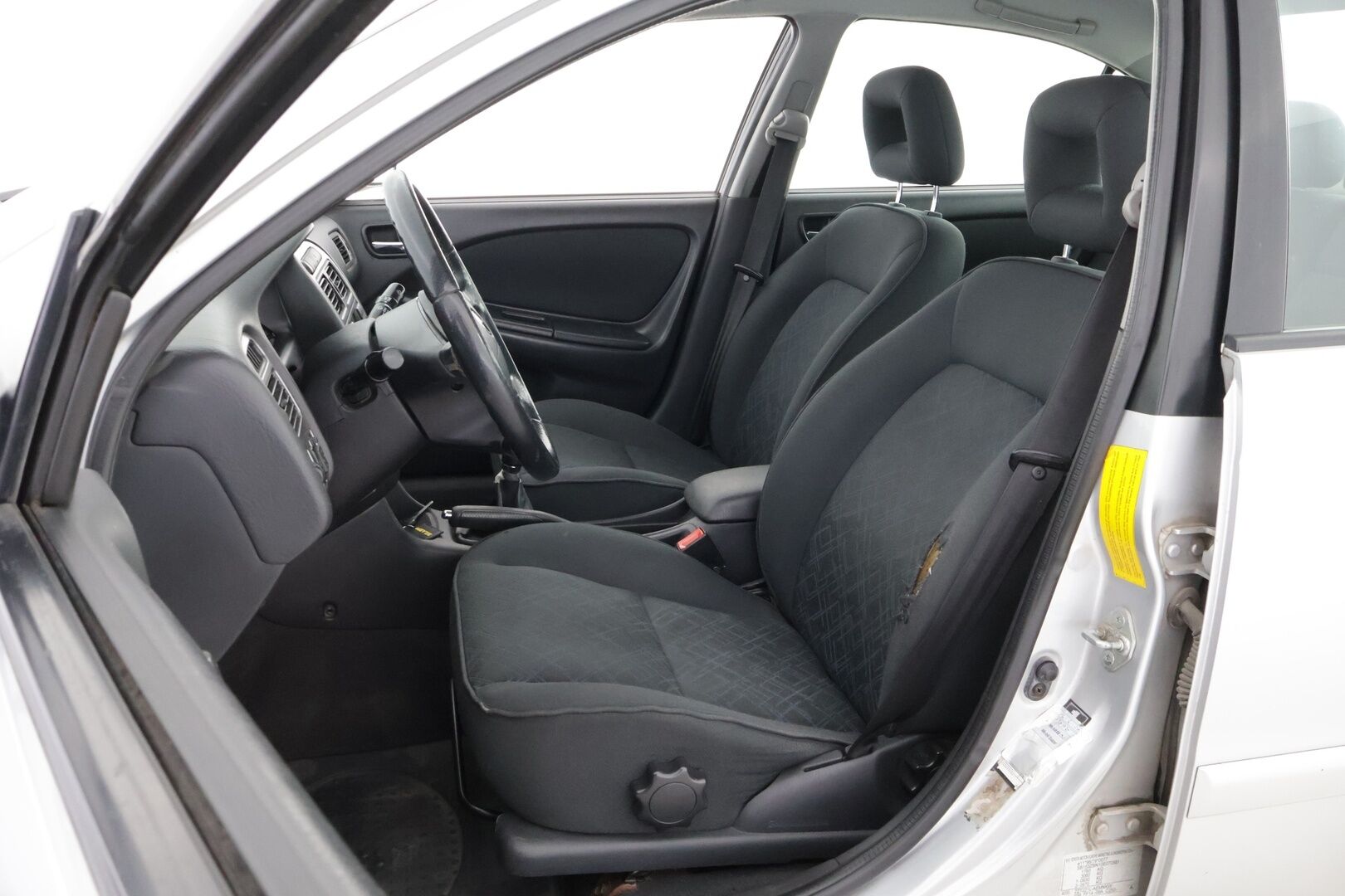 Toyota Avensis 2002 MYYDÄÄN HUUTOKAUPAT.COM!