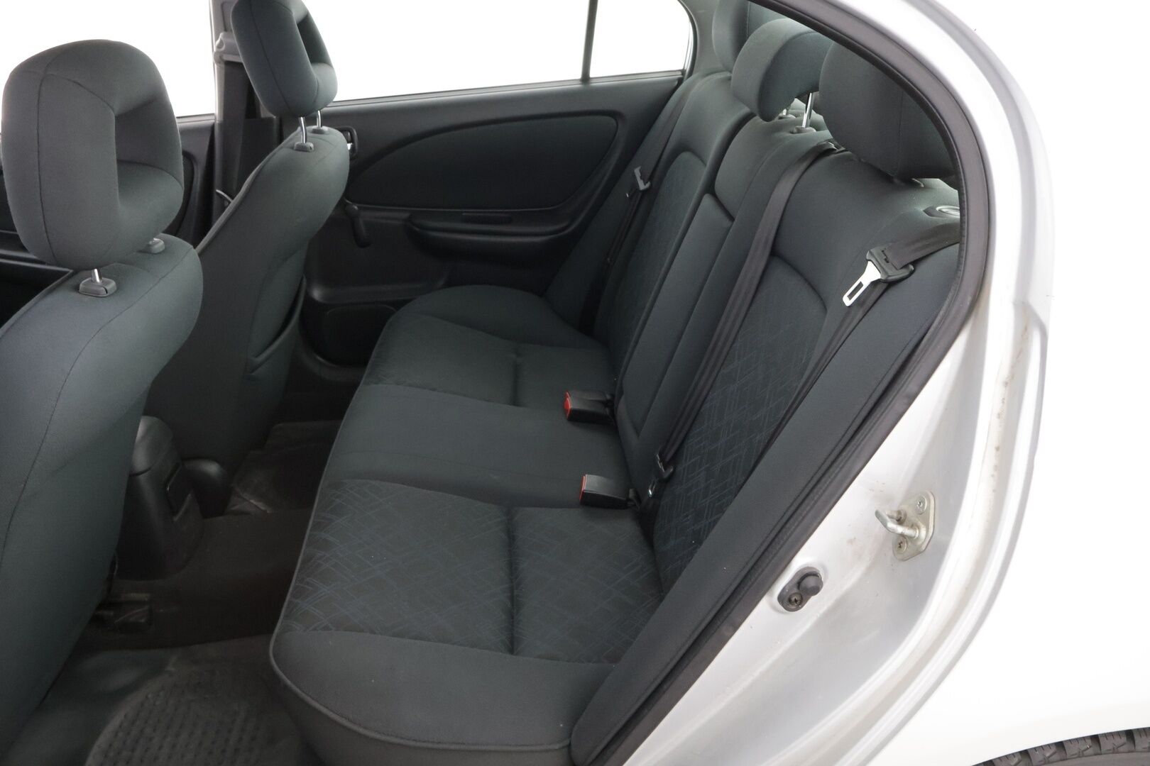 Toyota Avensis 2002 MYYDÄÄN HUUTOKAUPAT.COM!