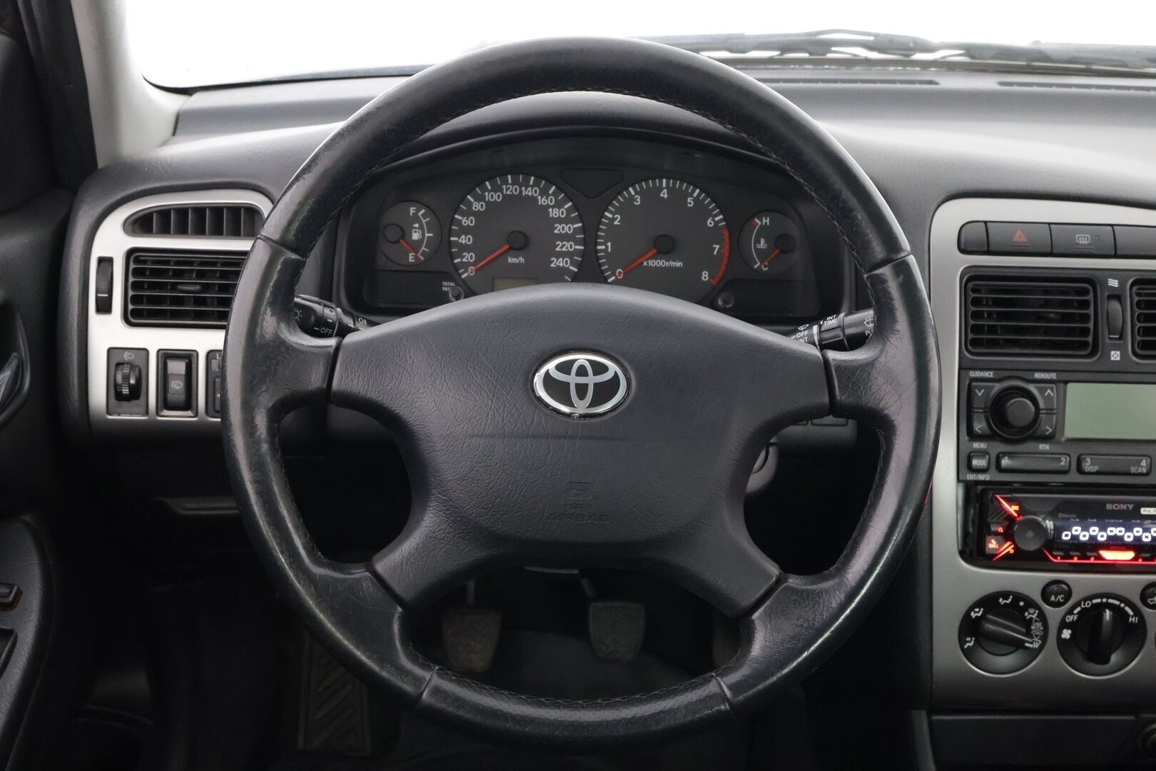 Toyota Avensis 2002 MYYDÄÄN HUUTOKAUPAT.COM!