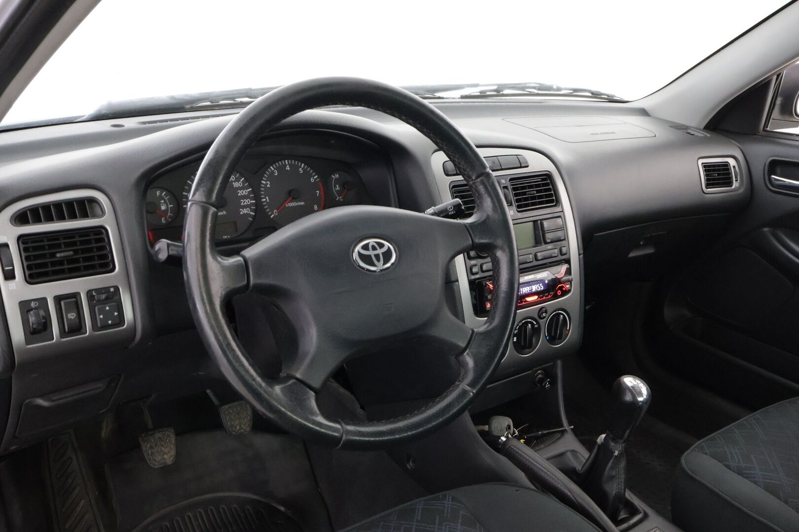 Toyota Avensis 2002 MYYDÄÄN HUUTOKAUPAT.COM!