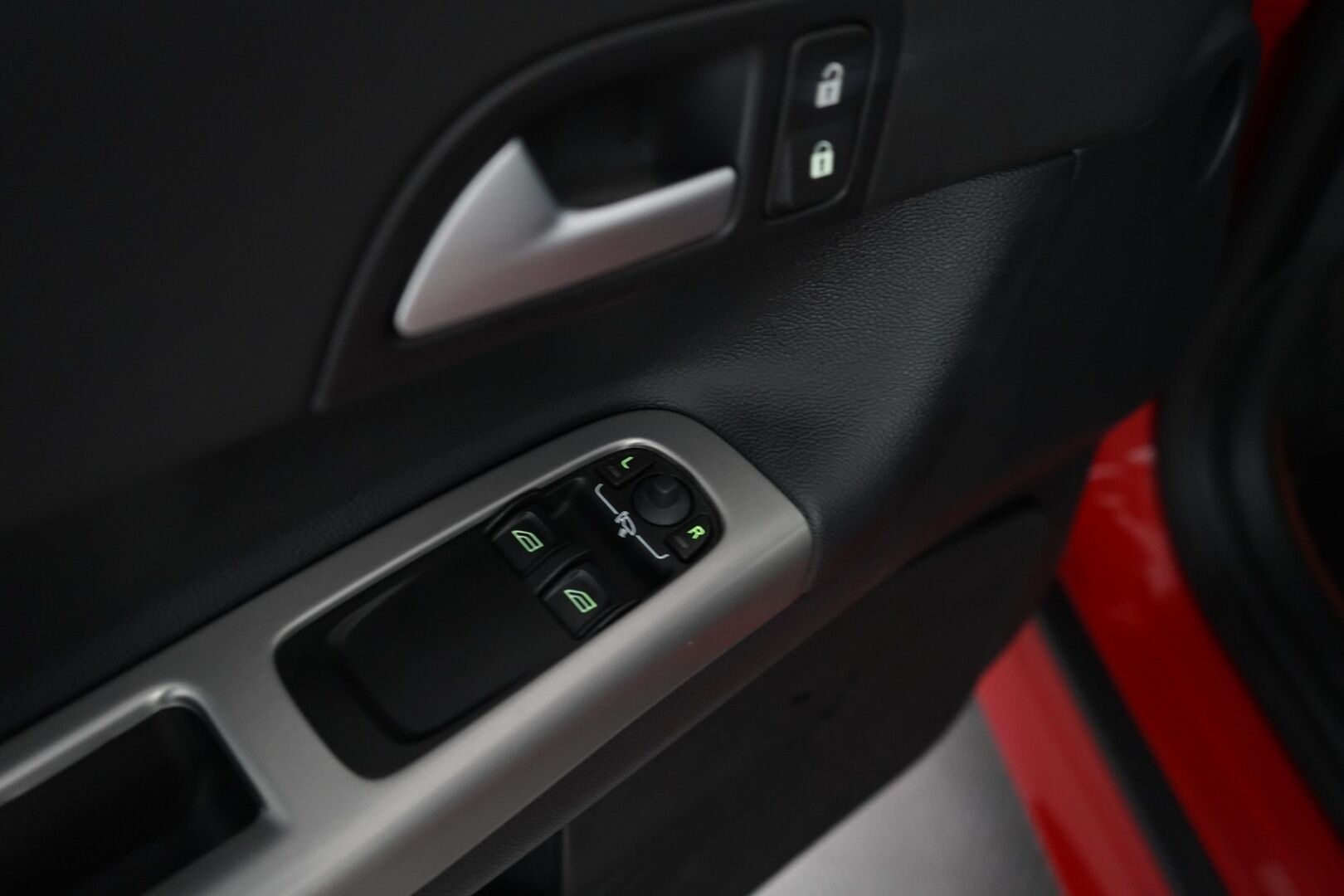 Volvo C30 2007 T5 (220 hv) Summum aut *BLIS / Muistipenkki / Tutkat / Nahat* - TODELLA säännölliset huollot / Jakohihna vaihdettu 09.2025 / Suomi-auto / Kahdet renkaat aluvantein