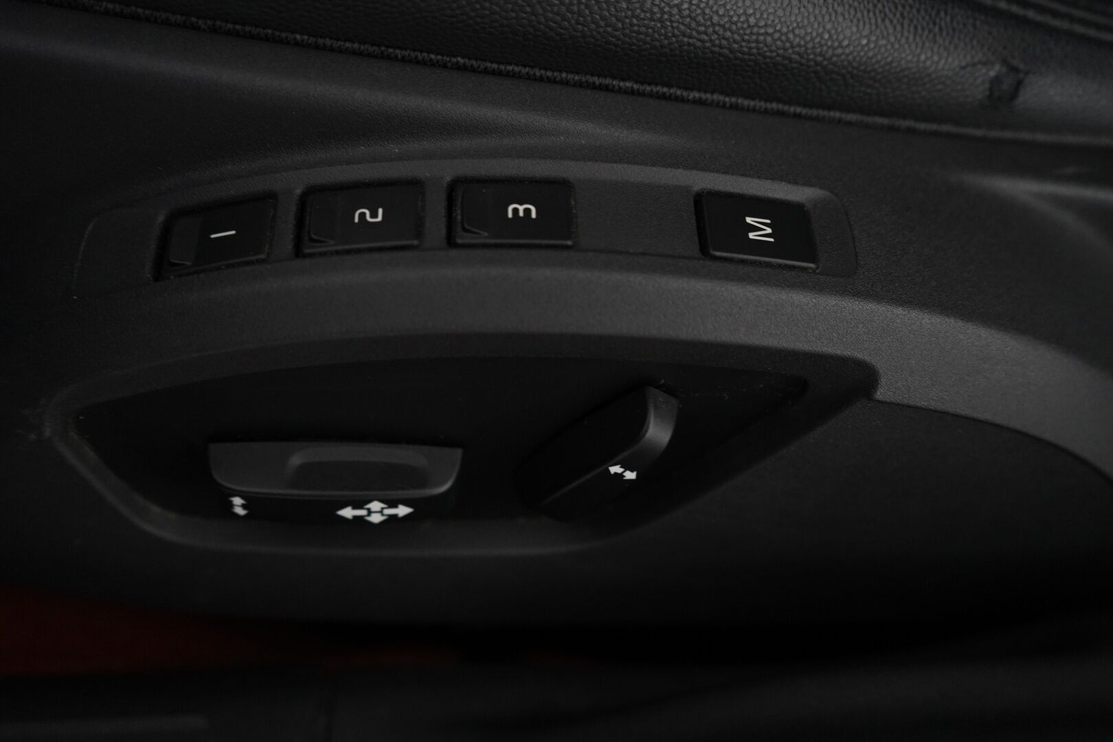 Volvo C30 2007 T5 (220 hv) Summum aut *BLIS / Muistipenkki / Tutkat / Nahat* - TODELLA säännölliset huollot / Jakohihna vaihdettu 09.2025 / Suomi-auto / Kahdet renkaat aluvantein