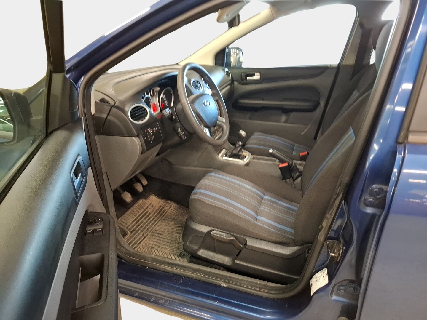 Ford Focus 2008 1,6 100hv Trend M5 5-ovinen *- YritysOutlet - Myydään vain yrityksille -* Lämmitettävä tuulilasi / Lohko / 2x renkaat * - * YritysOutlet - Myydään vain yrityksille * 