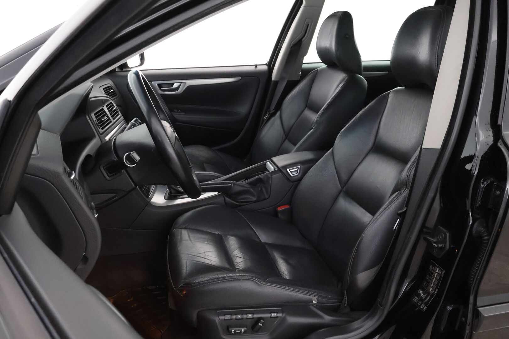 Volvo V70 2007 MYYDÄÄN HUUTOKAUPAT.COM! - MYYDÄÄN HUUTOKAUPAT.COM!