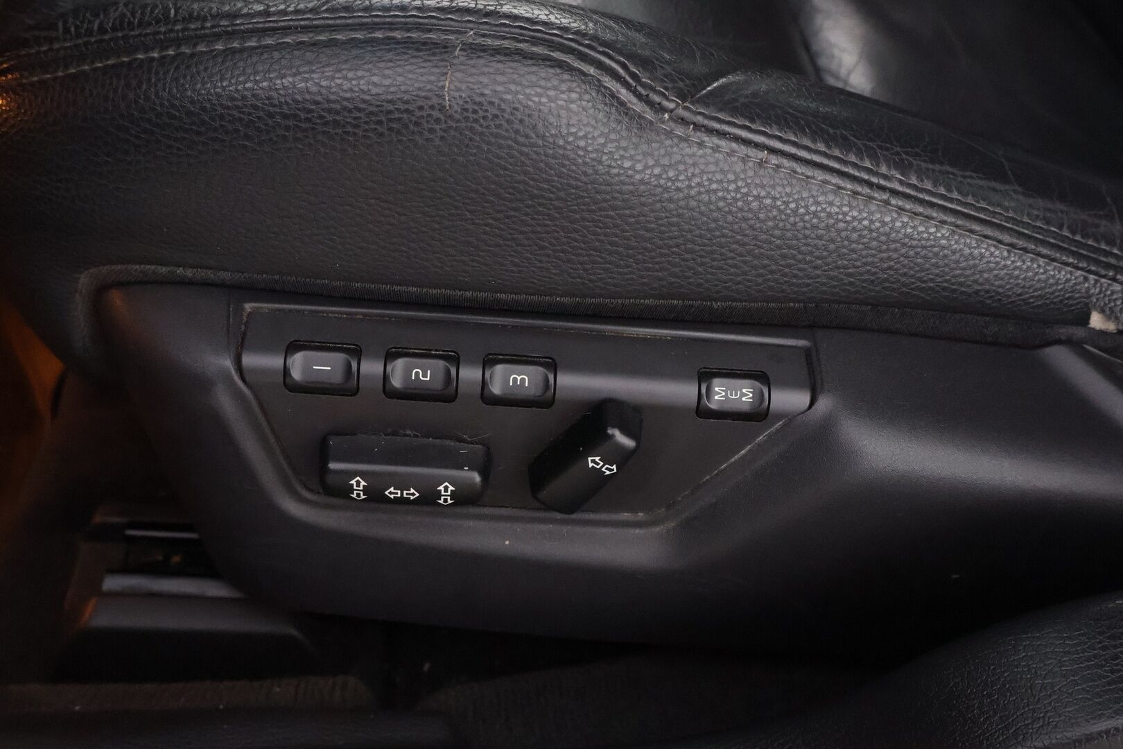 Volvo V70 2007 MYYDÄÄN HUUTOKAUPAT.COM! - MYYDÄÄN HUUTOKAUPAT.COM!
