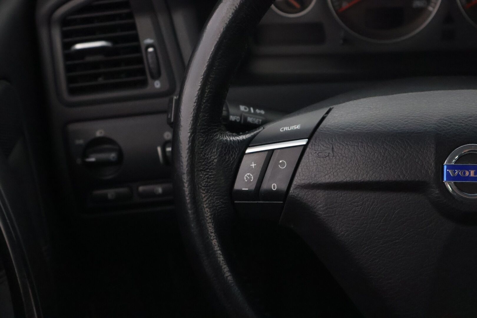 Volvo V70 2007 MYYDÄÄN HUUTOKAUPAT.COM! - MYYDÄÄN HUUTOKAUPAT.COM!