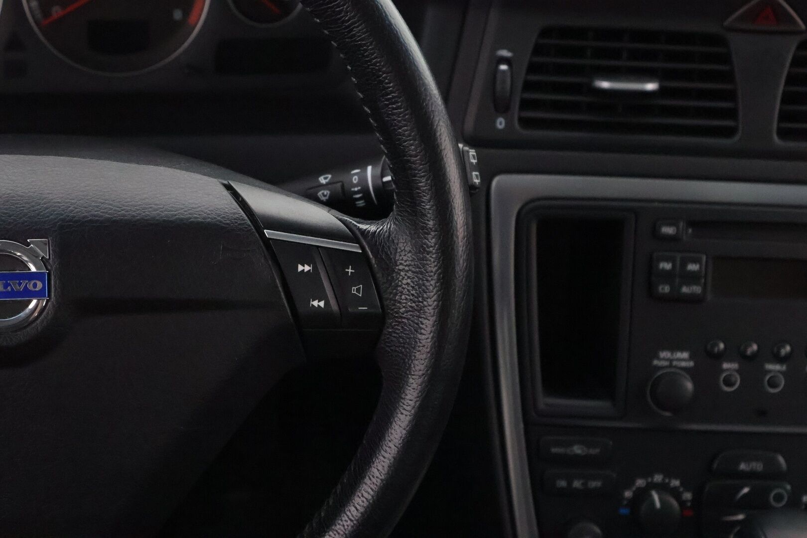 Volvo V70 2007 MYYDÄÄN HUUTOKAUPAT.COM! - MYYDÄÄN HUUTOKAUPAT.COM!