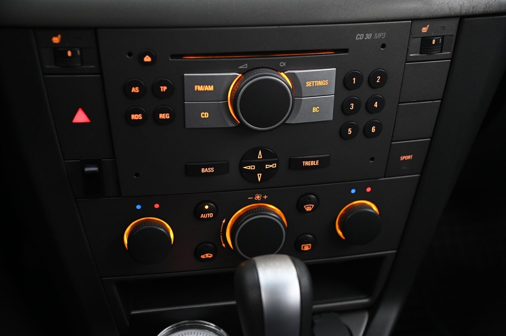 Opel Vectra 2006 2.8 V6 TURBO*Tämä auto myydään YritysOutletissa vain yrityksille /  Lohko / Koukku / 2x alut* - *TÄMÄ AUTO MYYDÄÄN YRITISOUTLETISSA VAIN YRITYKSILLE*