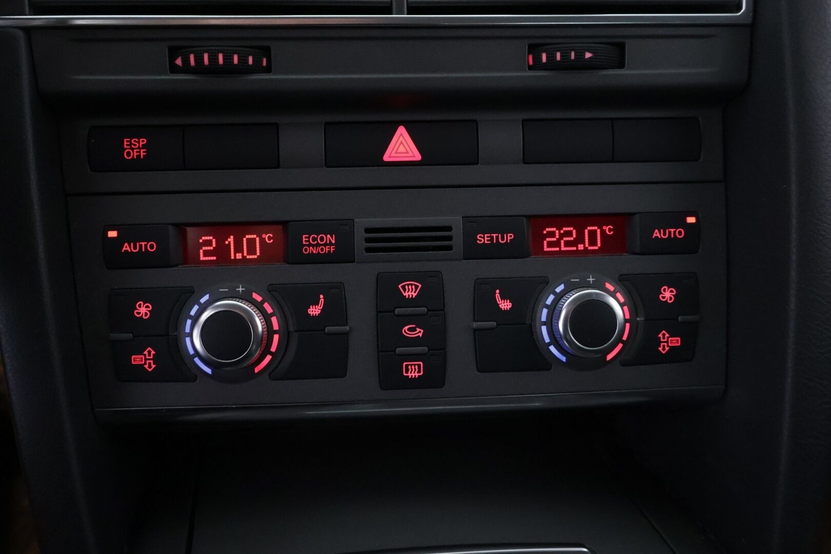 Audi A6 2006 5D A6 AVANT 2.4 AUTOMATIC-4F/286 - Huutokaupat.com / Aukoton katsastus historia / 2 hyvät renkaat / Katso huollot!