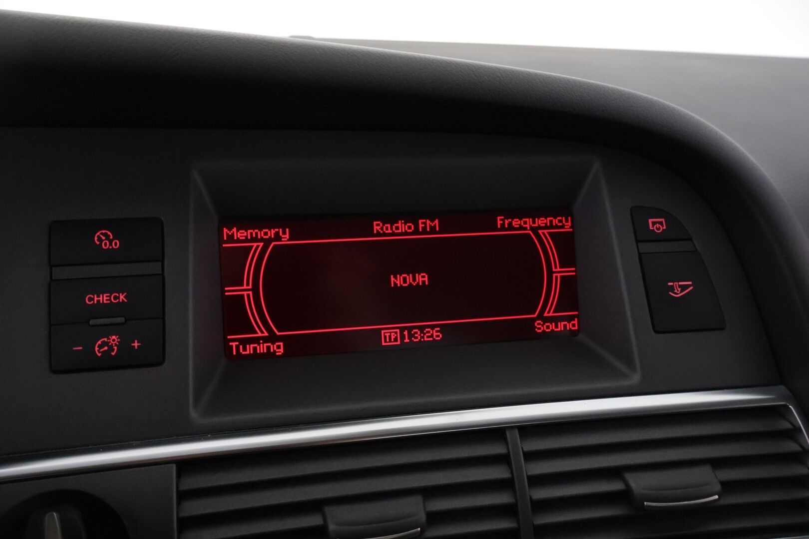 Audi A6 2006 5D A6 AVANT 2.4 AUTOMATIC-4F/286 - Huutokaupat.com / Aukoton katsastus historia / 2 hyvät renkaat / Katso huollot!