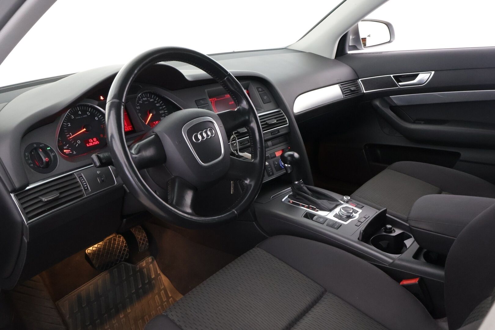 Audi A6 2006 5D A6 AVANT 2.4 AUTOMATIC-4F/286 - Huutokaupat.com / Aukoton katsastus historia / 2 hyvät renkaat / Katso huollot!
