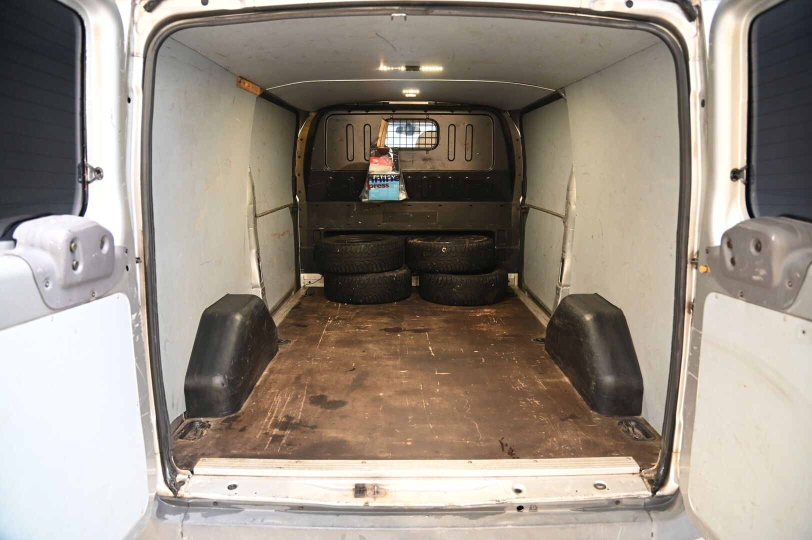 Ford Transit 2007 TRANSIT 300M LOW VAN * * -YritysOutlet - Myydään vain yrityksille / Läpijuostava - * Tämä auto myydään YritysOutlet -valikoimasta vain yritykselle * 