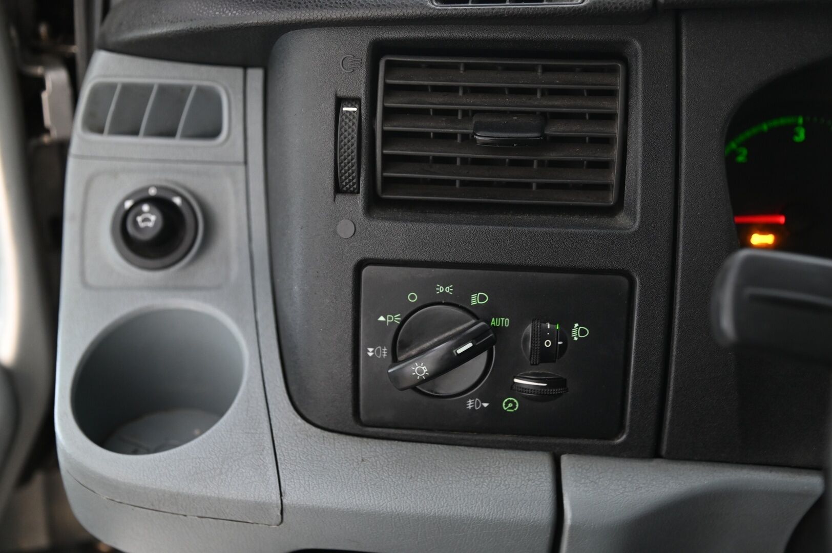 Ford Transit 2007 TRANSIT 300M LOW VAN * * -YritysOutlet - Myydään vain yrityksille / Läpijuostava - * Tämä auto myydään YritysOutlet -valikoimasta vain yritykselle * 