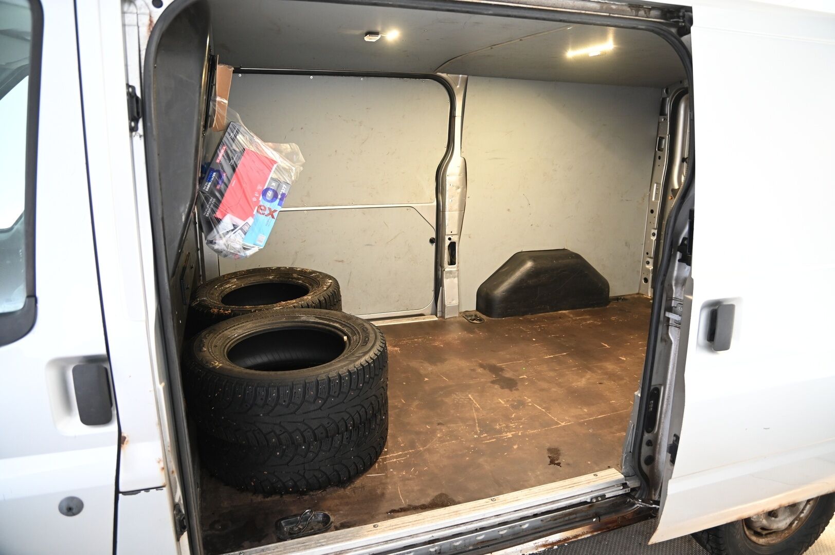 Ford Transit 2007 TRANSIT 300M LOW VAN * * -YritysOutlet - Myydään vain yrityksille / Läpijuostava - * Tämä auto myydään YritysOutlet -valikoimasta vain yritykselle * 