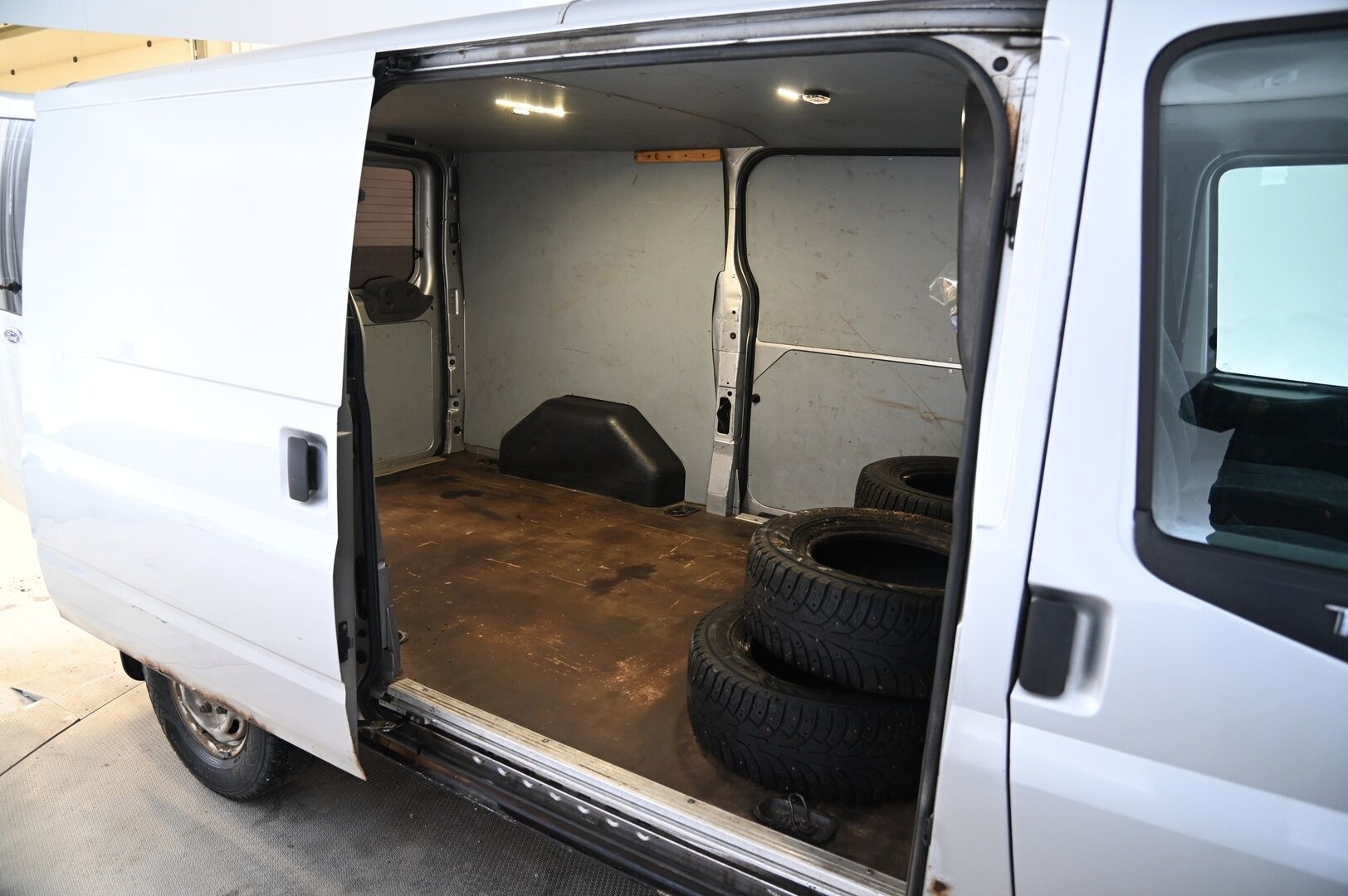 Ford Transit 2007 TRANSIT 300M LOW VAN * * -YritysOutlet - Myydään vain yrityksille / Läpijuostava - * Tämä auto myydään YritysOutlet -valikoimasta vain yritykselle * 