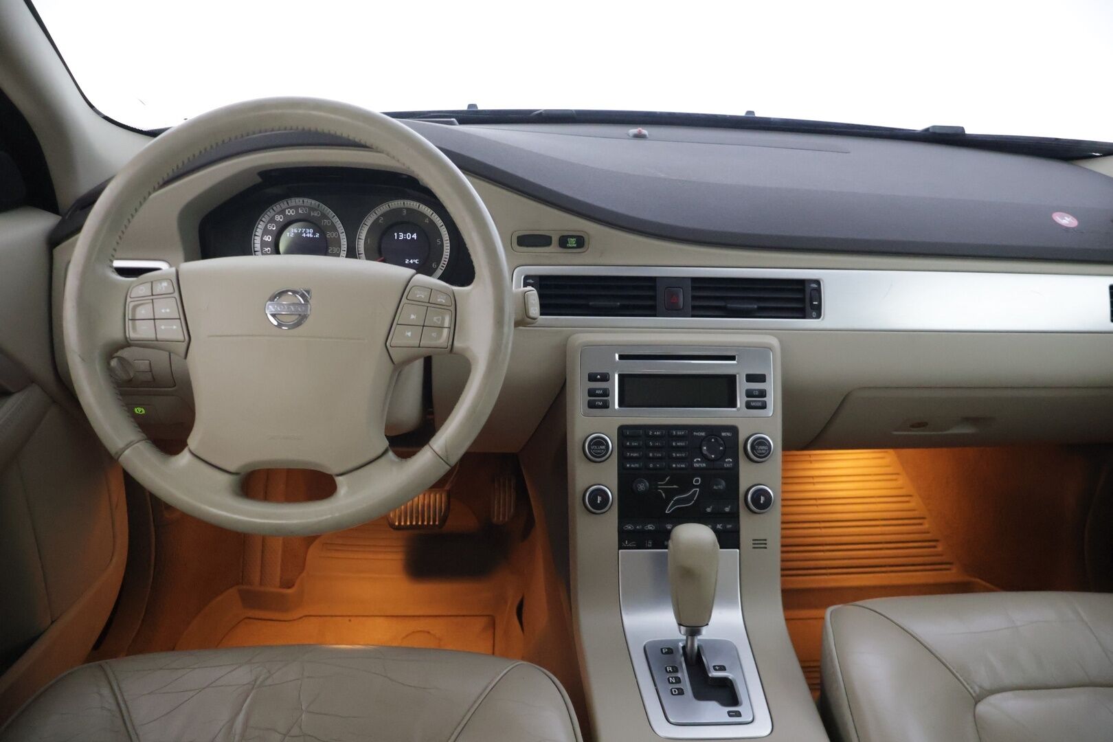 Volvo XC70 2009 D5 AWD Ocean Race aut - | Adapt. Cruise | Kaistavahti | Vetokoukku | Webasto | Nahkapenkit | BLIS | 3 om. Suomi-Auto | Jakopää vaihdettu 341tkm | Todella särmä huoltohistoria |