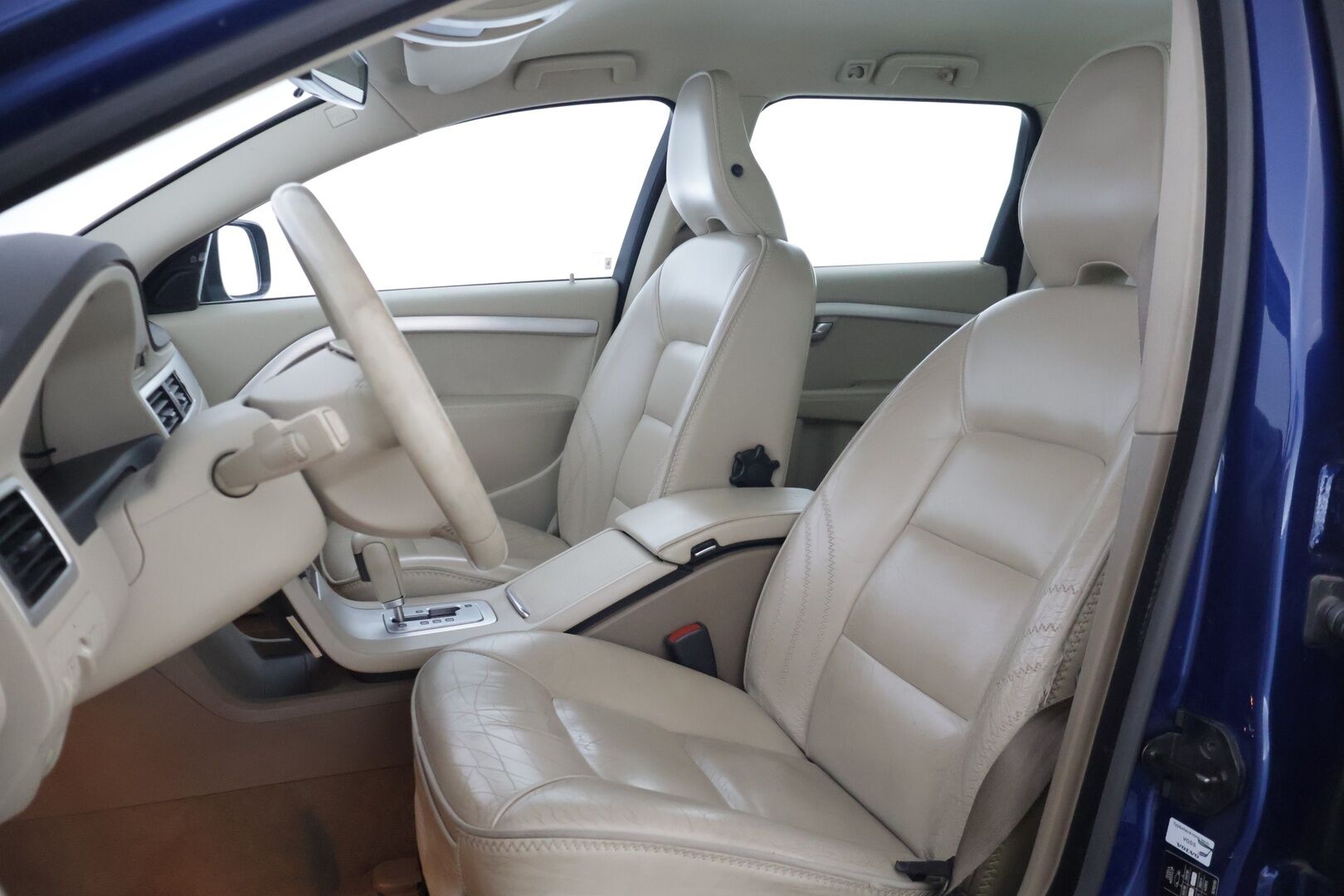 Volvo XC70 2009 D5 AWD Ocean Race aut - | Adapt. Cruise | Kaistavahti | Vetokoukku | Webasto | Nahkapenkit | BLIS | 3 om. Suomi-Auto | Jakopää vaihdettu 341tkm | Todella särmä huoltohistoria |