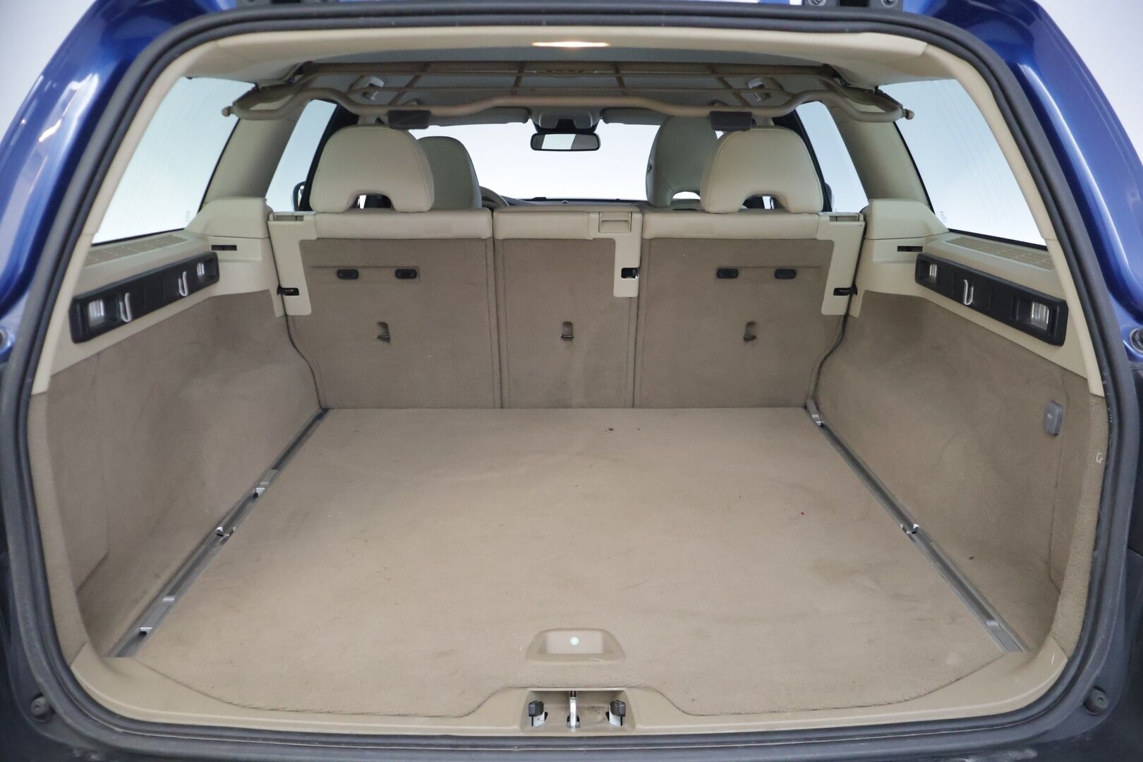 Volvo XC70 2009 D5 AWD Ocean Race aut - | Adapt. Cruise | Kaistavahti | Vetokoukku | Webasto | Nahkapenkit | BLIS | 3 om. Suomi-Auto | Jakopää vaihdettu 341tkm | Todella särmä huoltohistoria |