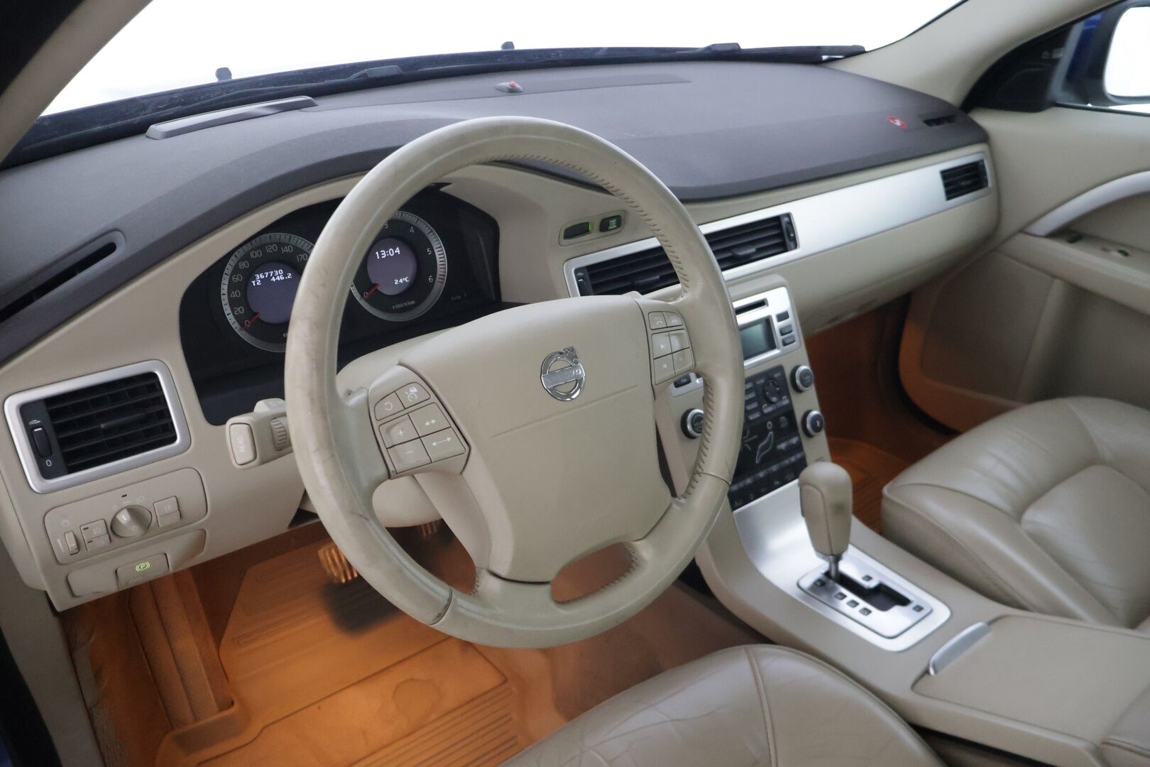 Volvo XC70 2009 D5 AWD Ocean Race aut - | Adapt. Cruise | Kaistavahti | Vetokoukku | Webasto | Nahkapenkit | BLIS | 3 om. Suomi-Auto | Jakopää vaihdettu 341tkm | Todella särmä huoltohistoria |