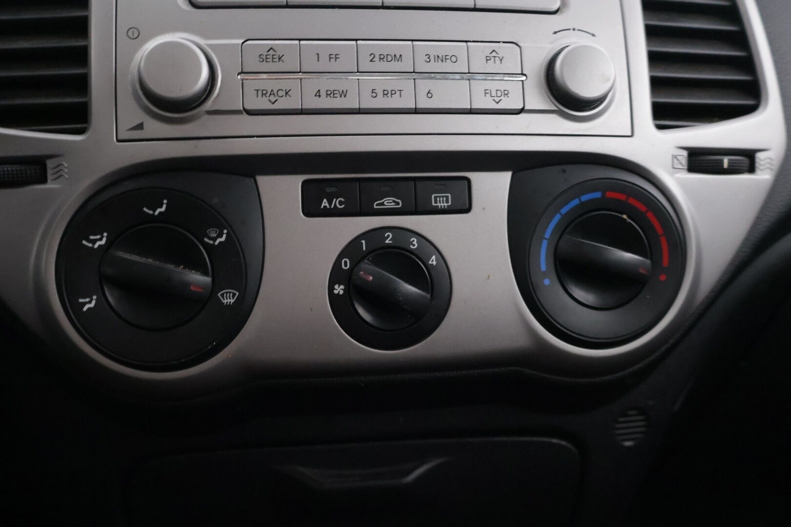 Hyundai i20 2009 1,4 Comfort 5d - YritysOutlet - Myydään vain yrityksille