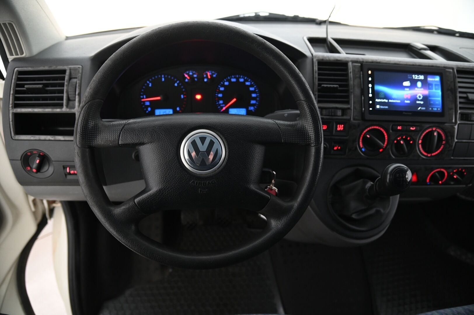 Volkswagen Transporter 2007 TRANSPORTER 2.5TDI 4MOTION-7HCA-KOMBI-N-4X4/340 - 9 Paikkainen harvinaisuus TULOSSA MYYNTIIN! 