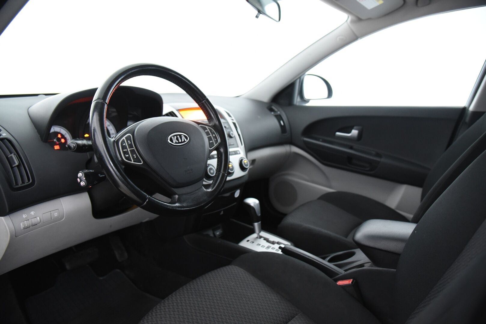 Kia cee'd 2009 1,6 EX HB 5D A/T / YritysOutlet - Myydään vain yrityksille - YritysOutlet - Myydään vain yrityksille