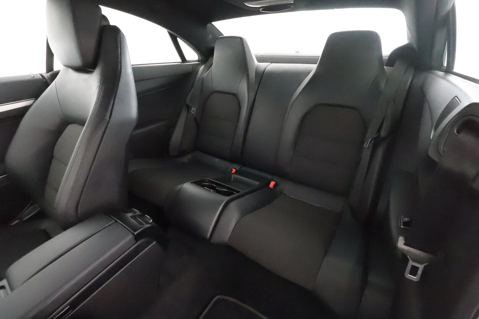 Mercedes-Benz E 2011 220 CDI BE Coupé A **Suomi-auto / Lohkolämmitin Sisäpistokkeella / Vakkari / Aut. Ilmastointi / Puolnahat**