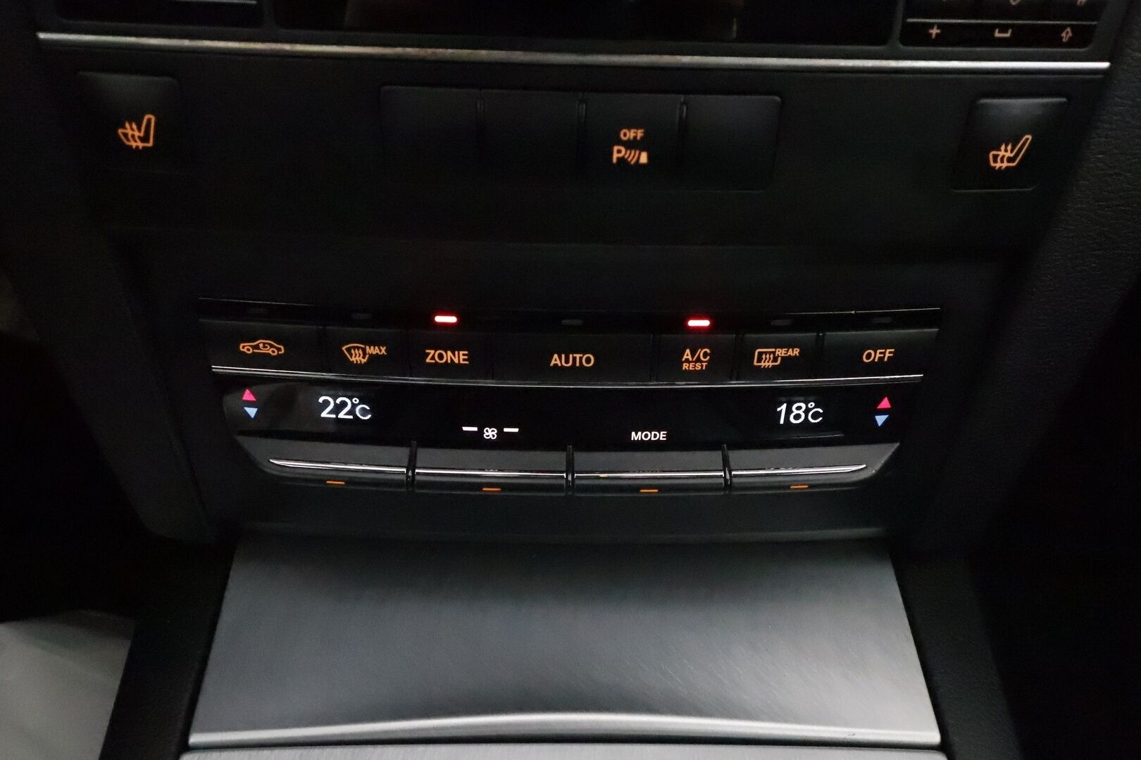 Mercedes-Benz E 2011 220 CDI BE Coupé A **Suomi-auto / Lohkolämmitin Sisäpistokkeella / Vakkari / Aut. Ilmastointi / Puolnahat**