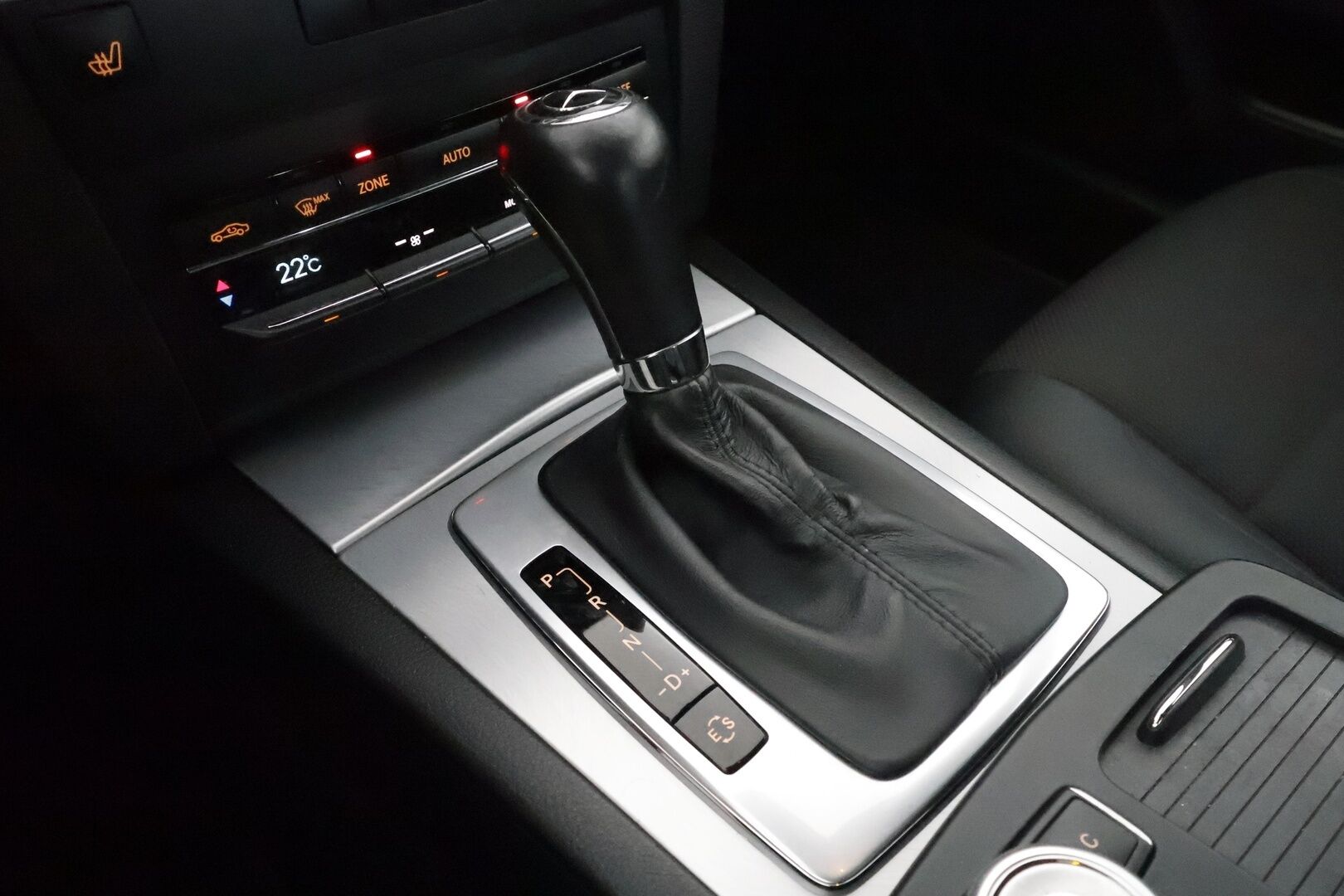 Mercedes-Benz E 2011 220 CDI BE Coupé A **Suomi-auto / Lohkolämmitin Sisäpistokkeella / Vakkari / Aut. Ilmastointi / Puolnahat**
