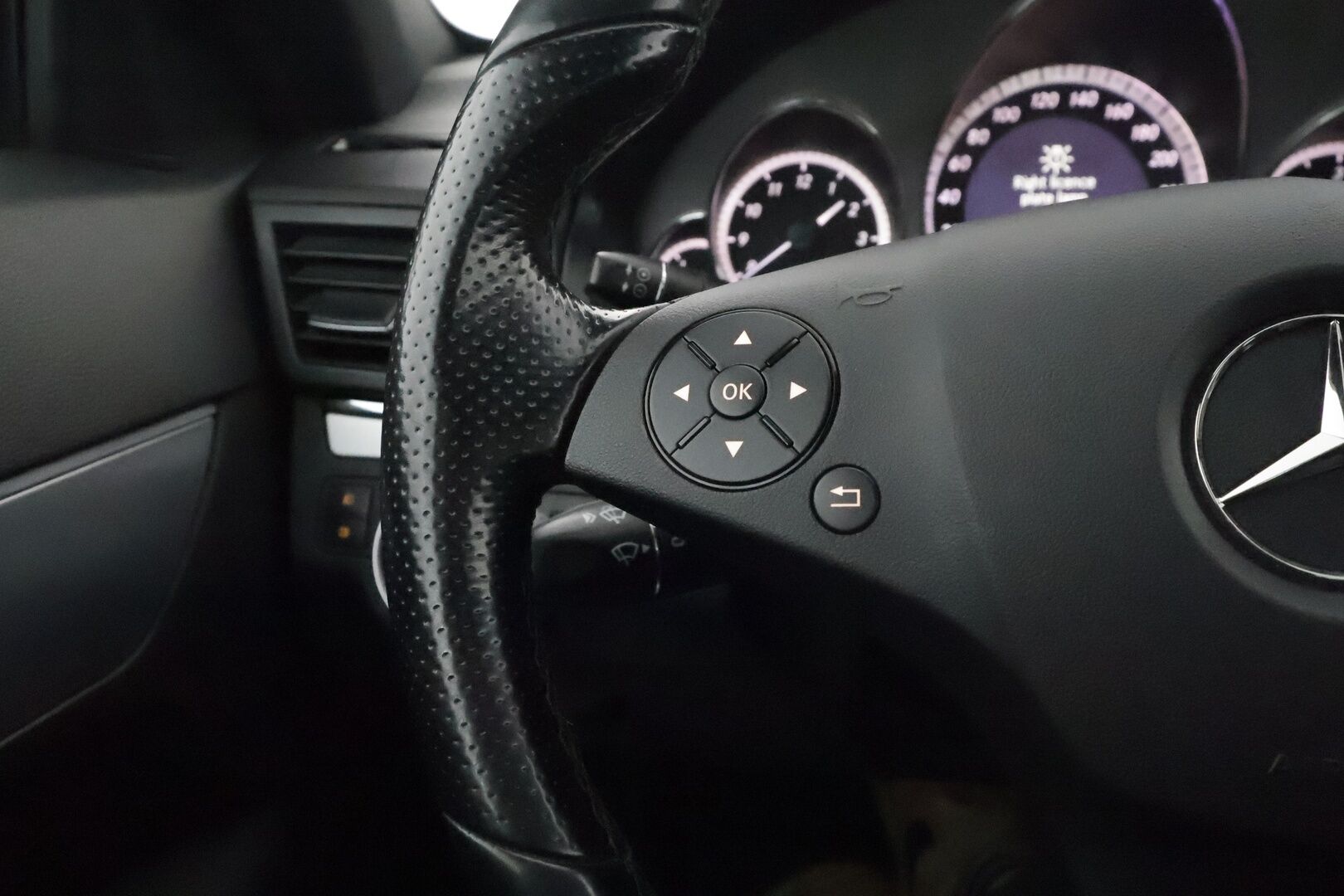 Mercedes-Benz E 2011 220 CDI BE Coupé A **Suomi-auto / Lohkolämmitin Sisäpistokkeella / Vakkari / Aut. Ilmastointi / Puolnahat**