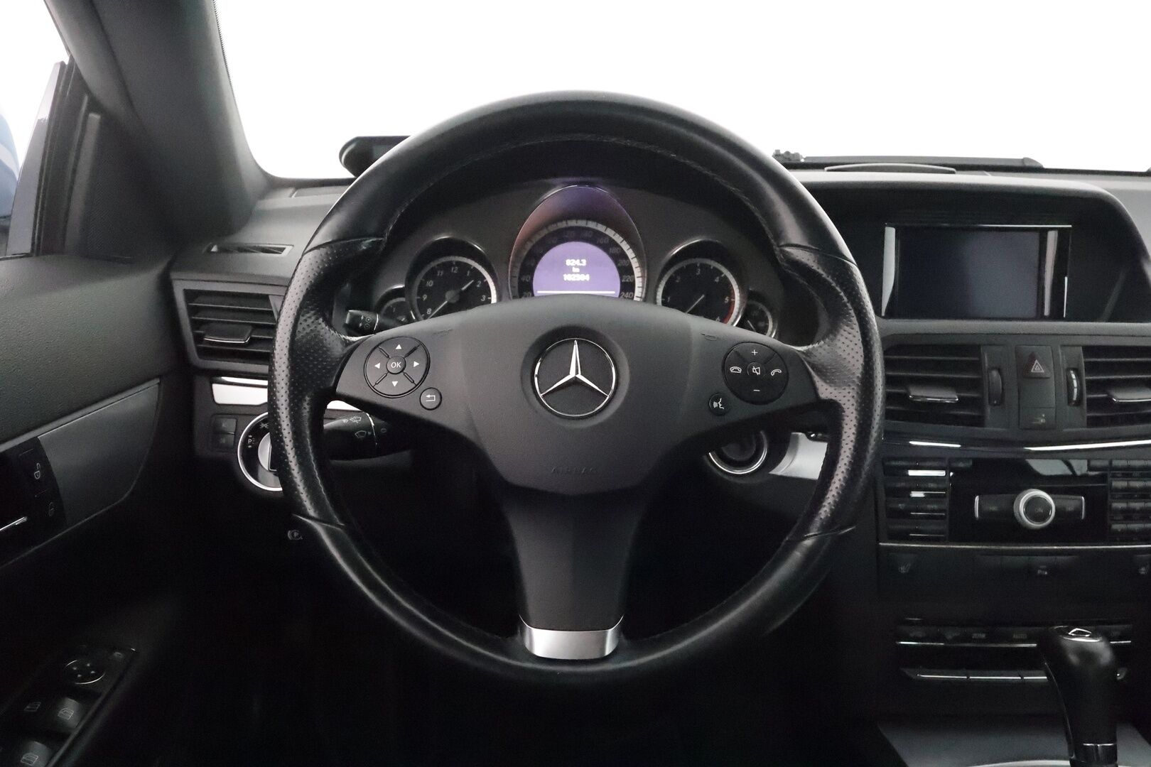 Mercedes-Benz E 2011 220 CDI BE Coupé A **Suomi-auto / Lohkolämmitin Sisäpistokkeella / Vakkari / Aut. Ilmastointi / Puolnahat**