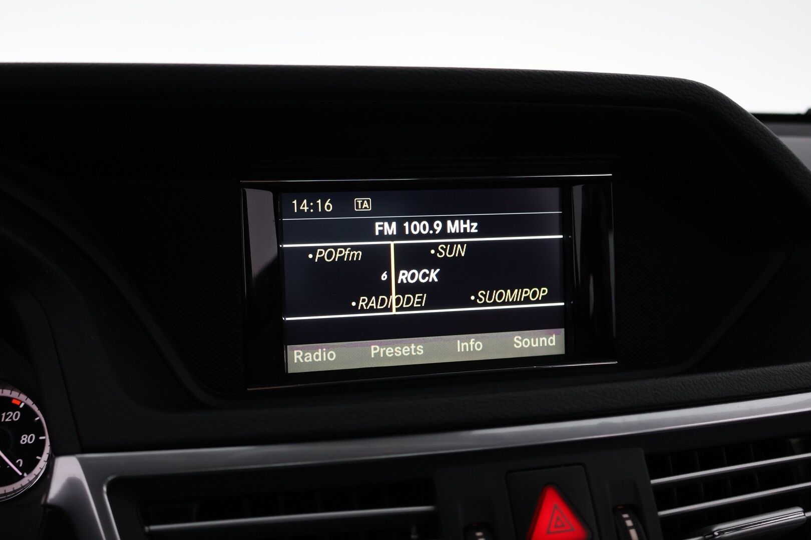 Mercedes-Benz E 2009 250 CDI A Premium Business - Vakkari / Comand Navi / Puolinahkasisusta / Lohko & Sisäpistoke / Sähköpenkit / Juuri tullut Tampereelle!