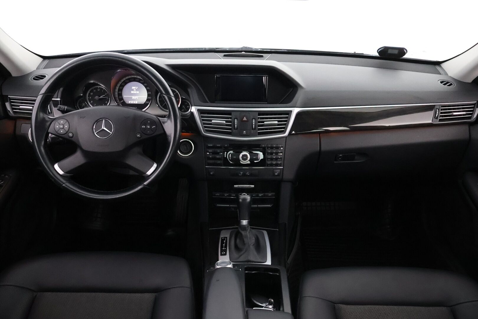 Mercedes-Benz E 2009 250 CDI A Premium Business - Vakkari / Comand Navi / Puolinahkasisusta / Lohko & Sisäpistoke / Sähköpenkit / Juuri tullut Tampereelle!