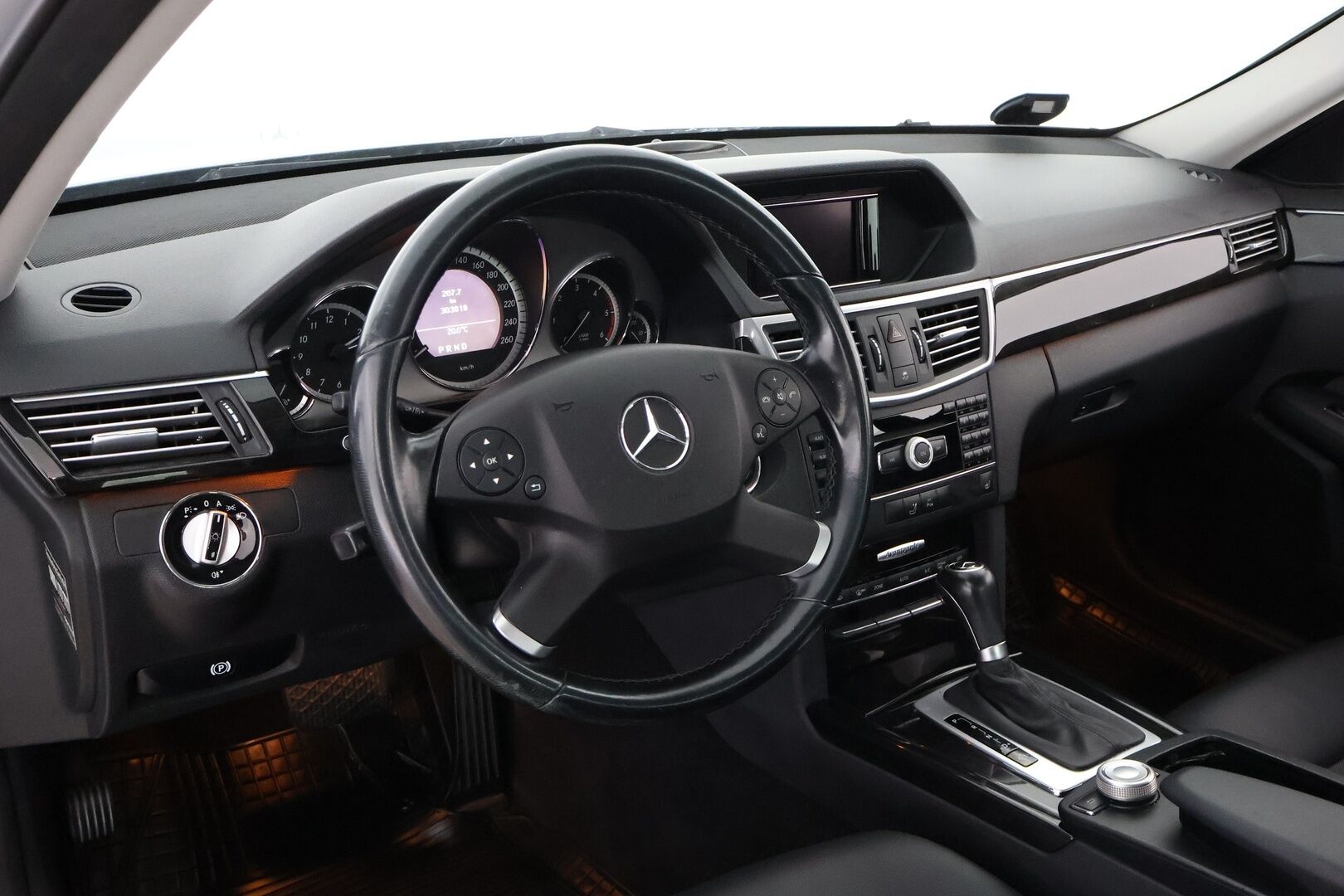 Mercedes-Benz E 2009 250 CDI A Premium Business - Vakkari / Comand Navi / Puolinahkasisusta / Lohko & Sisäpistoke / Sähköpenkit / Juuri tullut Tampereelle!