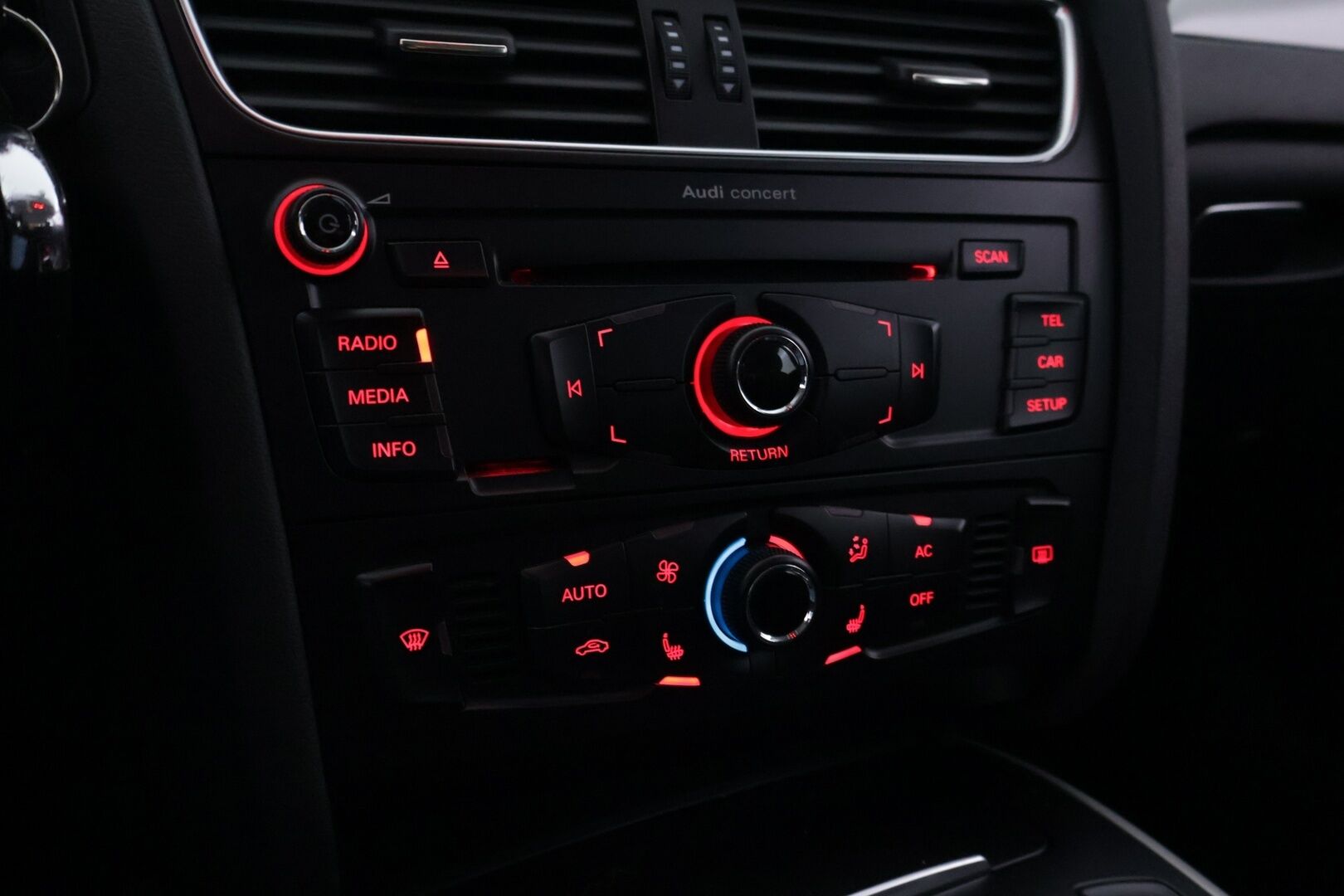 Audi A4 2010 Avant 2,0 TFSI quattro 30v S tronic - YritysOutlet - Myydään vain yrityksille - Hyvä huoltohistoria / Koukku / Kahdet renkaat! 