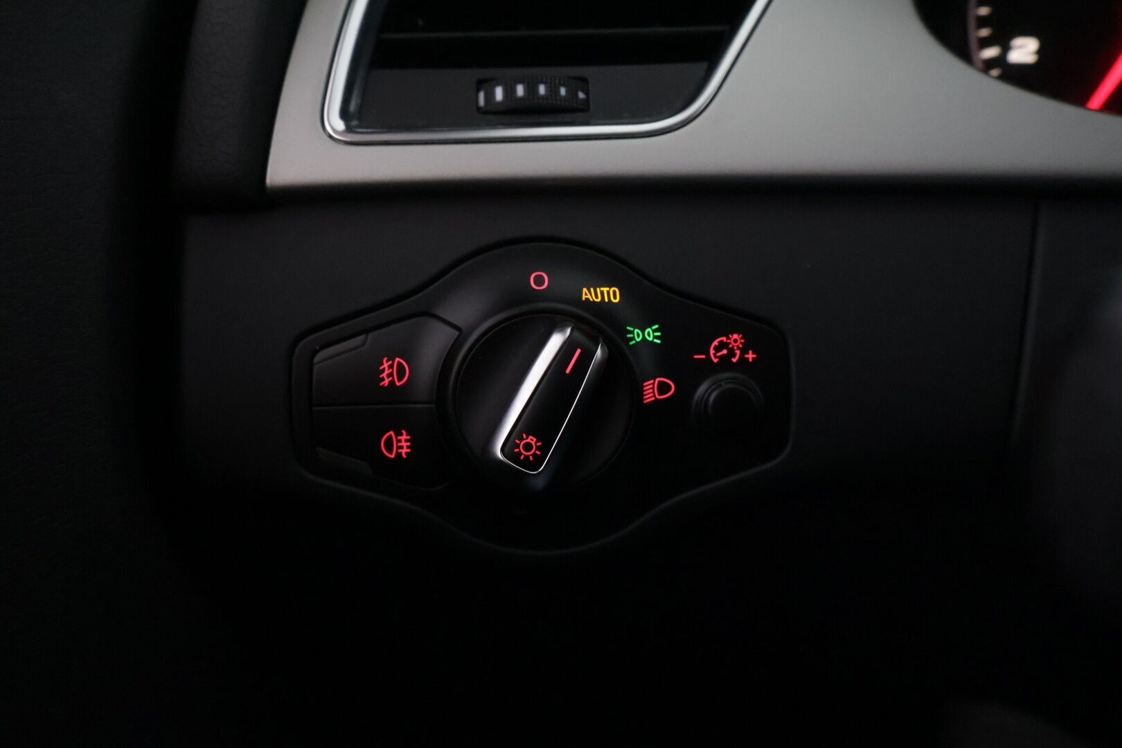 Audi A4 2010 Avant 2,0 TFSI quattro 30v S tronic - YritysOutlet - Myydään vain yrityksille - Hyvä huoltohistoria / Koukku / Kahdet renkaat! 