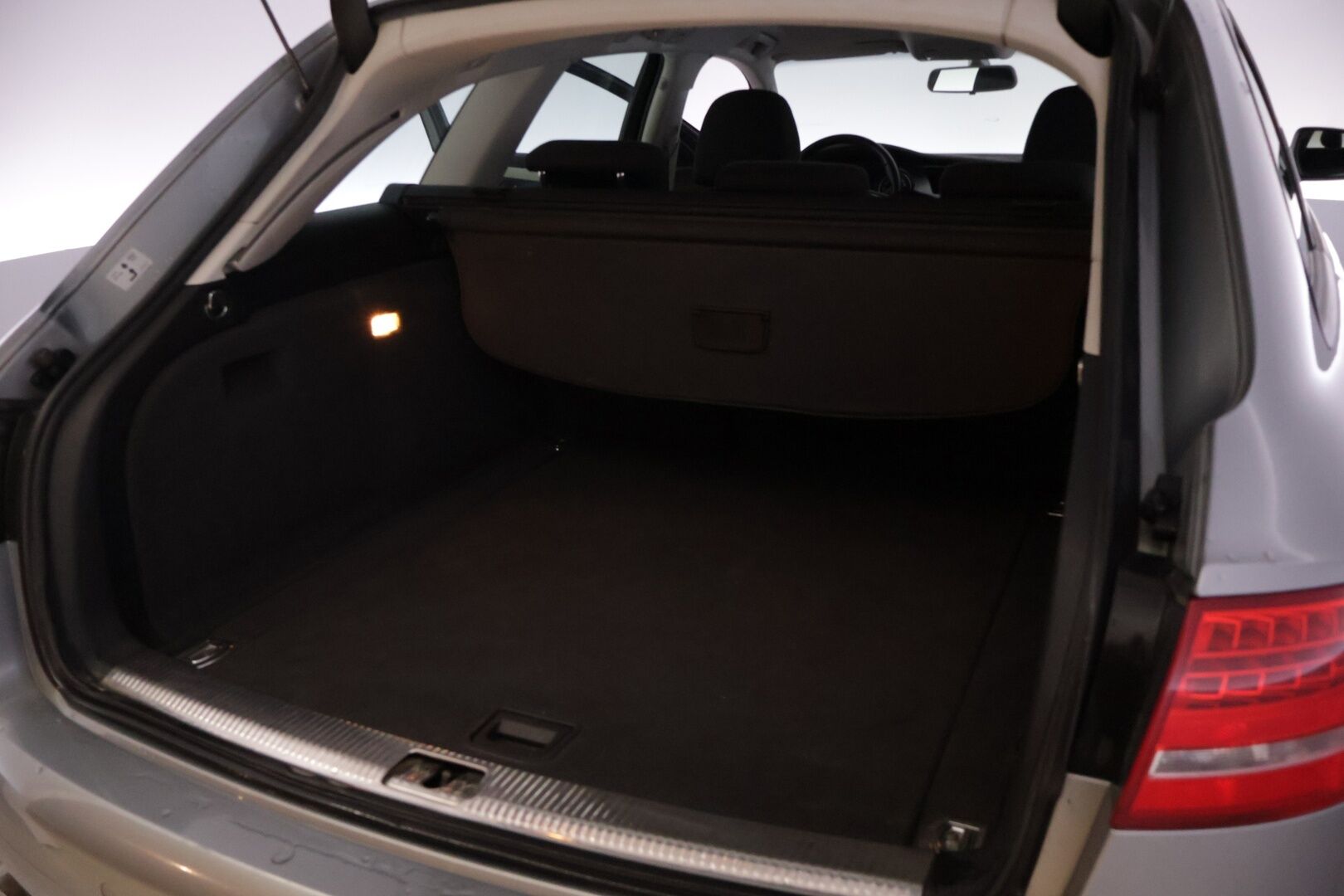 Audi A4 2010 Avant 2,0 TFSI quattro 30v S tronic - YritysOutlet - Myydään vain yrityksille - Hyvä huoltohistoria / Koukku / Kahdet renkaat! 