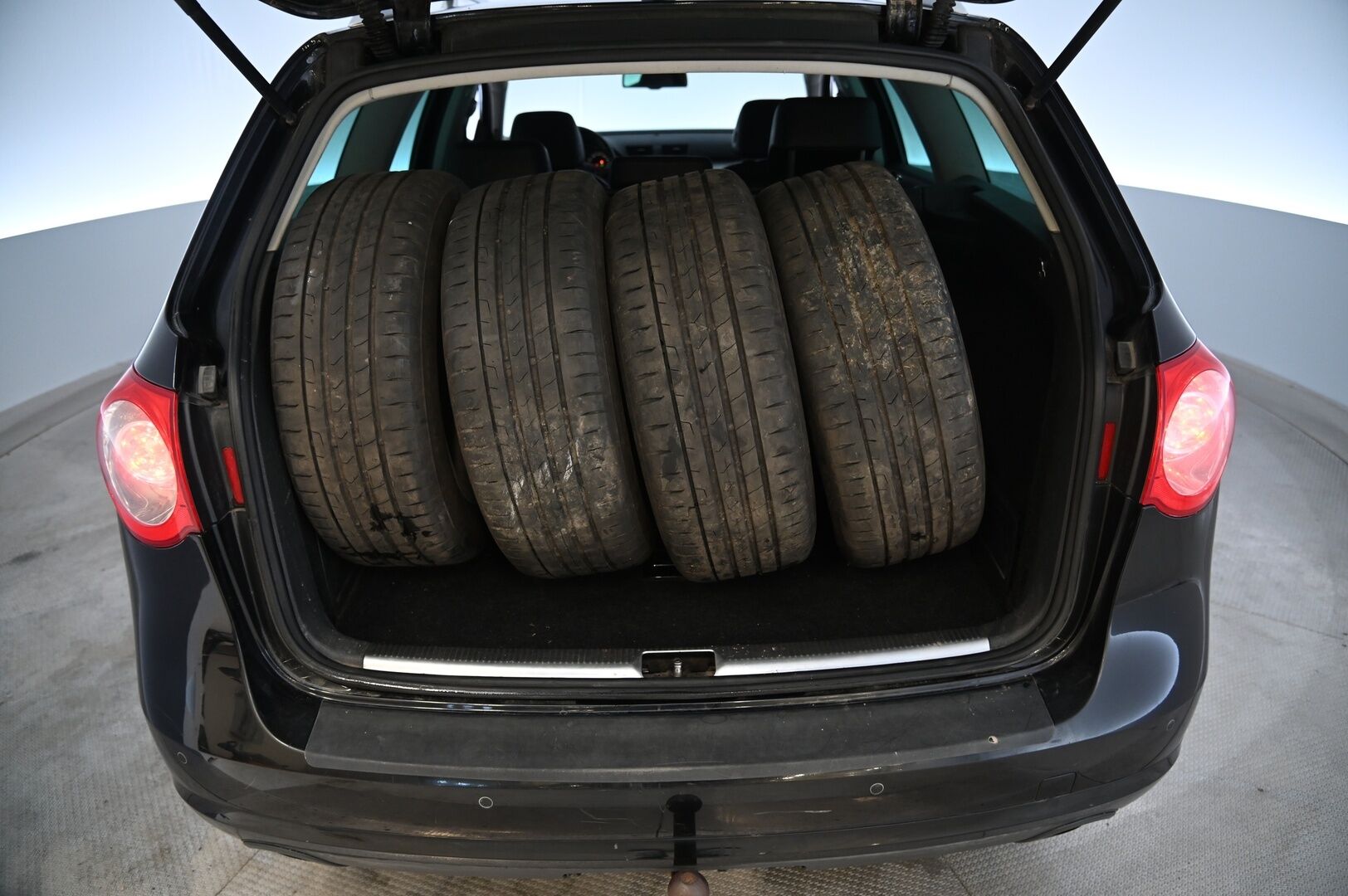 Volkswagen Passat 2010 (NW):	Variant Highline 2,0 TDI 125 kW (170 hv) 4MOTION * MYYDÄÄN - YRITYS OUTLET - MYYDÄÄN - YRITYS OUTLET 