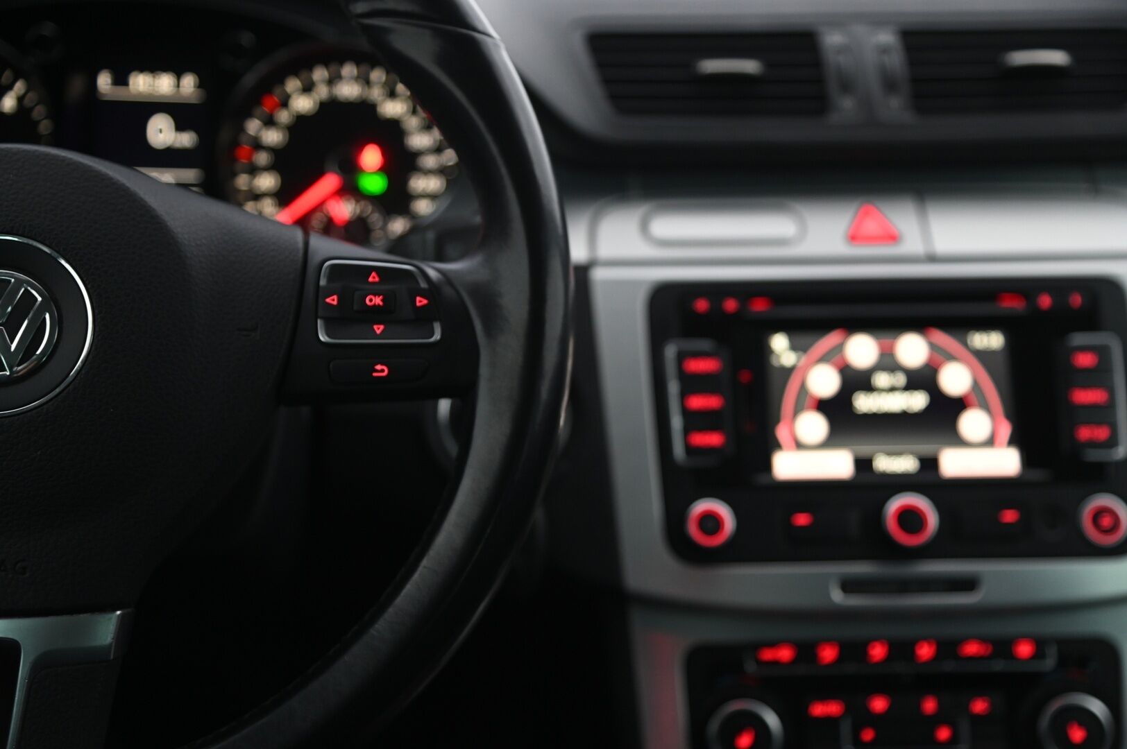 Volkswagen Passat 2010 (NW):	Variant Highline 2,0 TDI 125 kW (170 hv) 4MOTION * MYYDÄÄN - YRITYS OUTLET - MYYDÄÄN - YRITYS OUTLET 